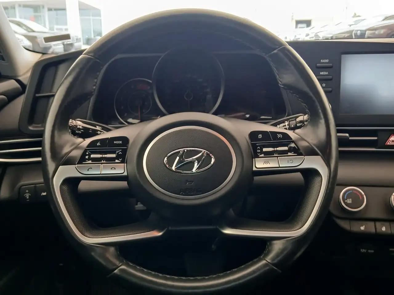 Hyundai ELANTRA fotografie Hyundai ELANTRA
