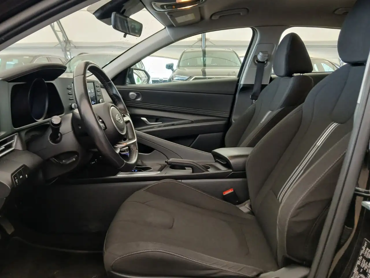 Hyundai ELANTRA fotografie Hyundai ELANTRA