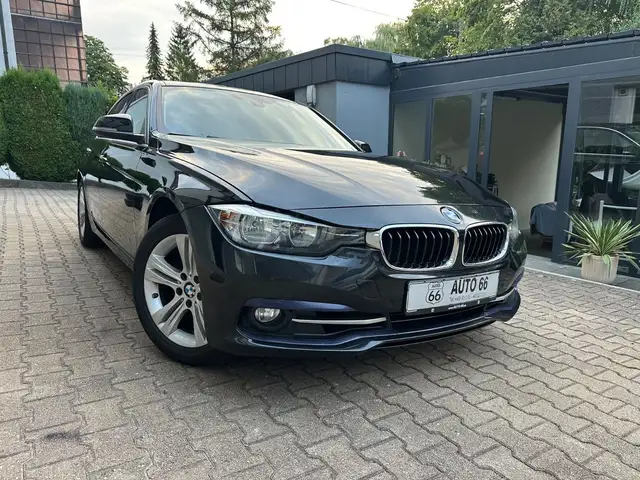 BMW 330 Limous 330 i Sport Line|Pano|MFL|1.Hand