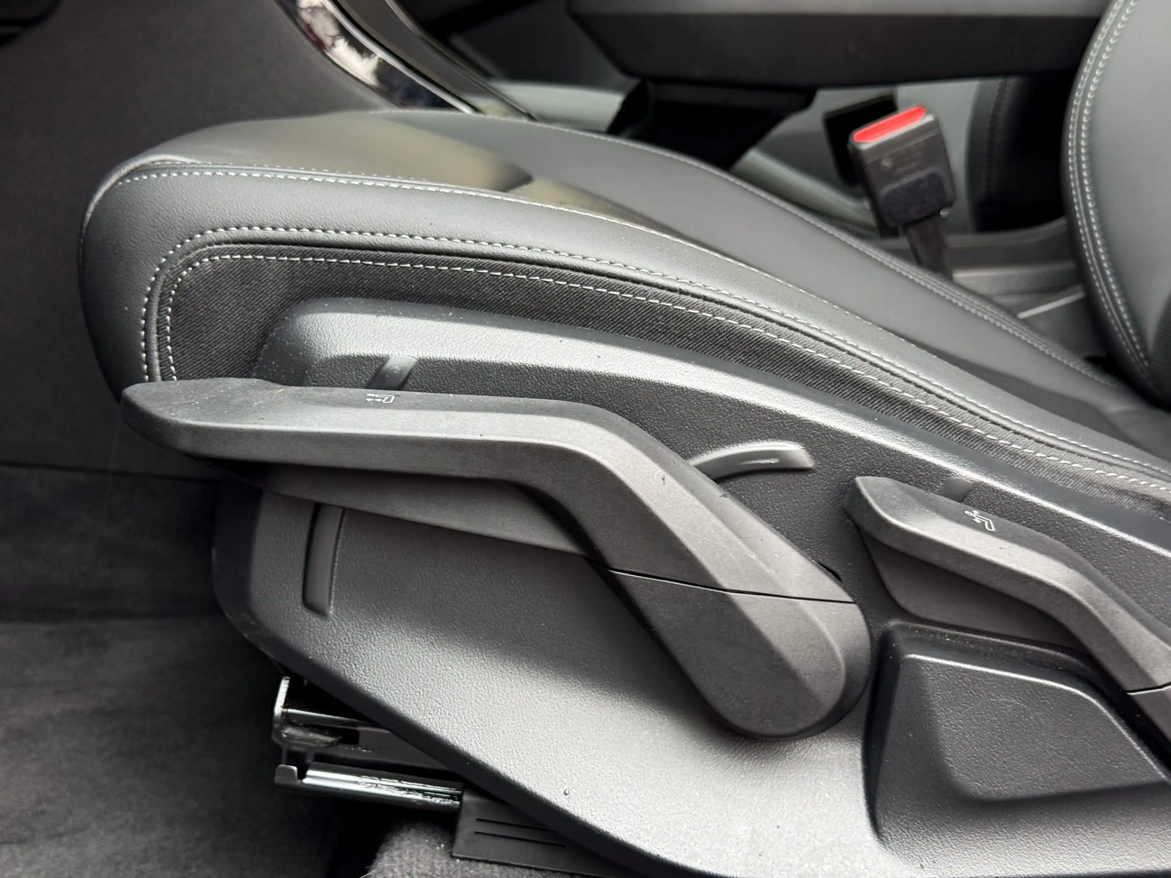 BMW 218 i Active Tourer Luxury Line — photo 15