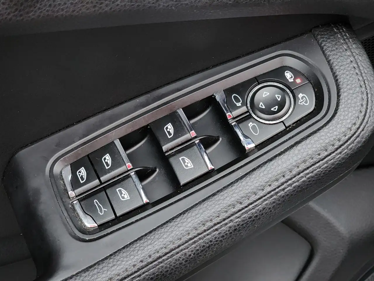 Porsche Macan снимка Porsche Macan