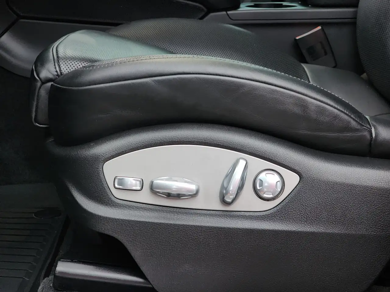 Porsche Macan снимка Porsche Macan