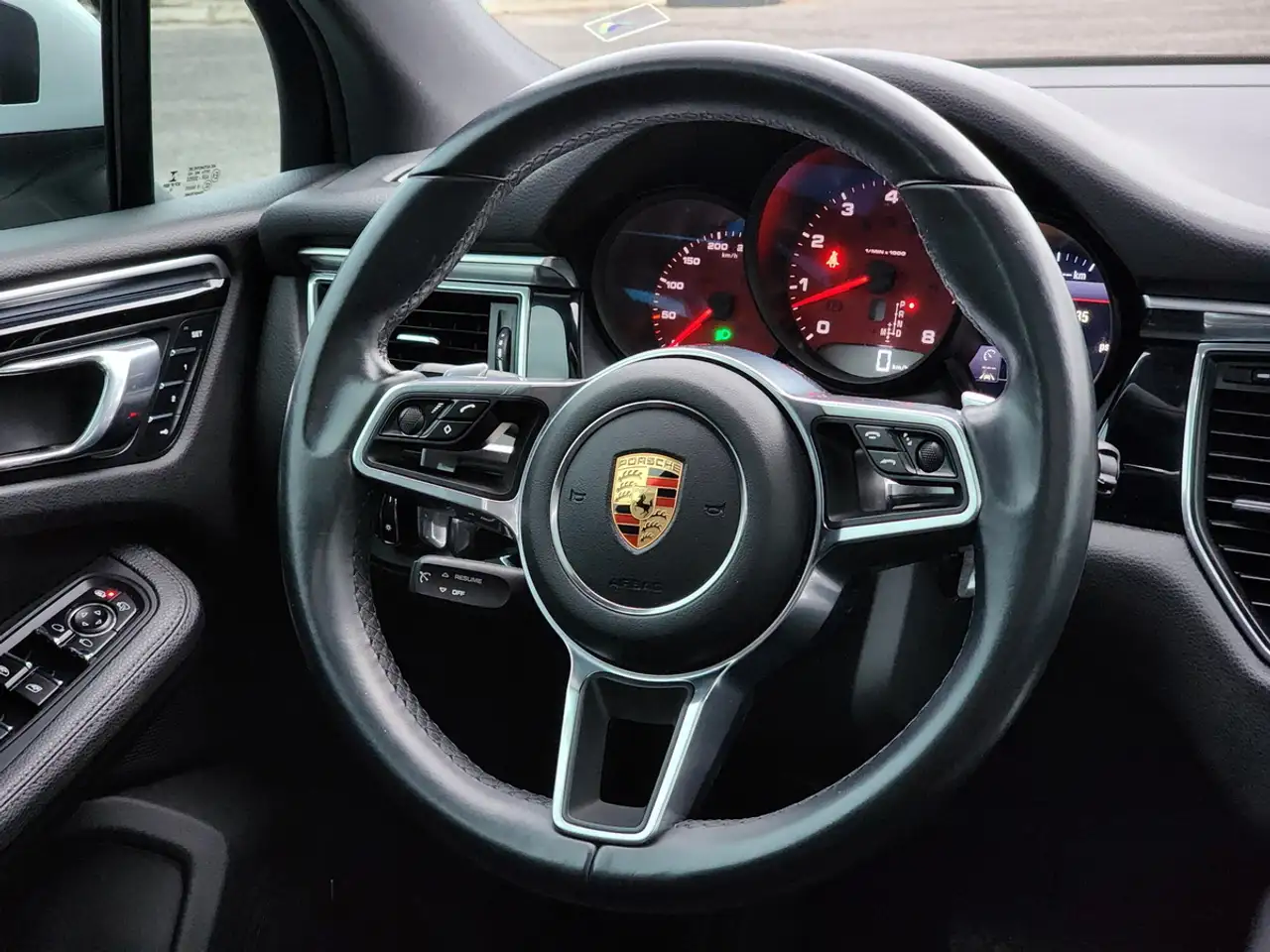 Porsche Macan снимка Porsche Macan
