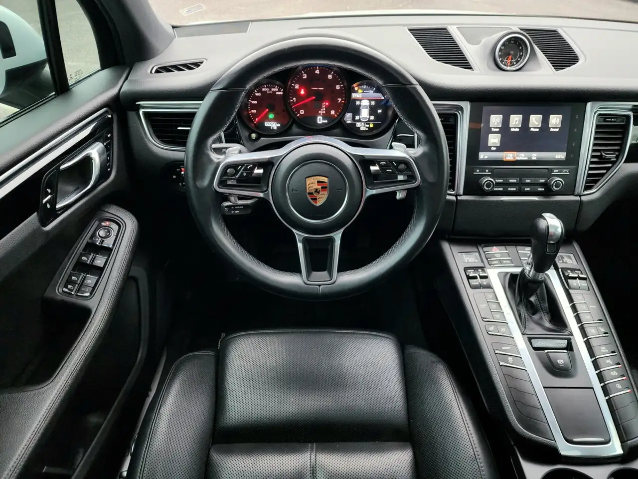 Porsche Macan снимка Porsche Macan