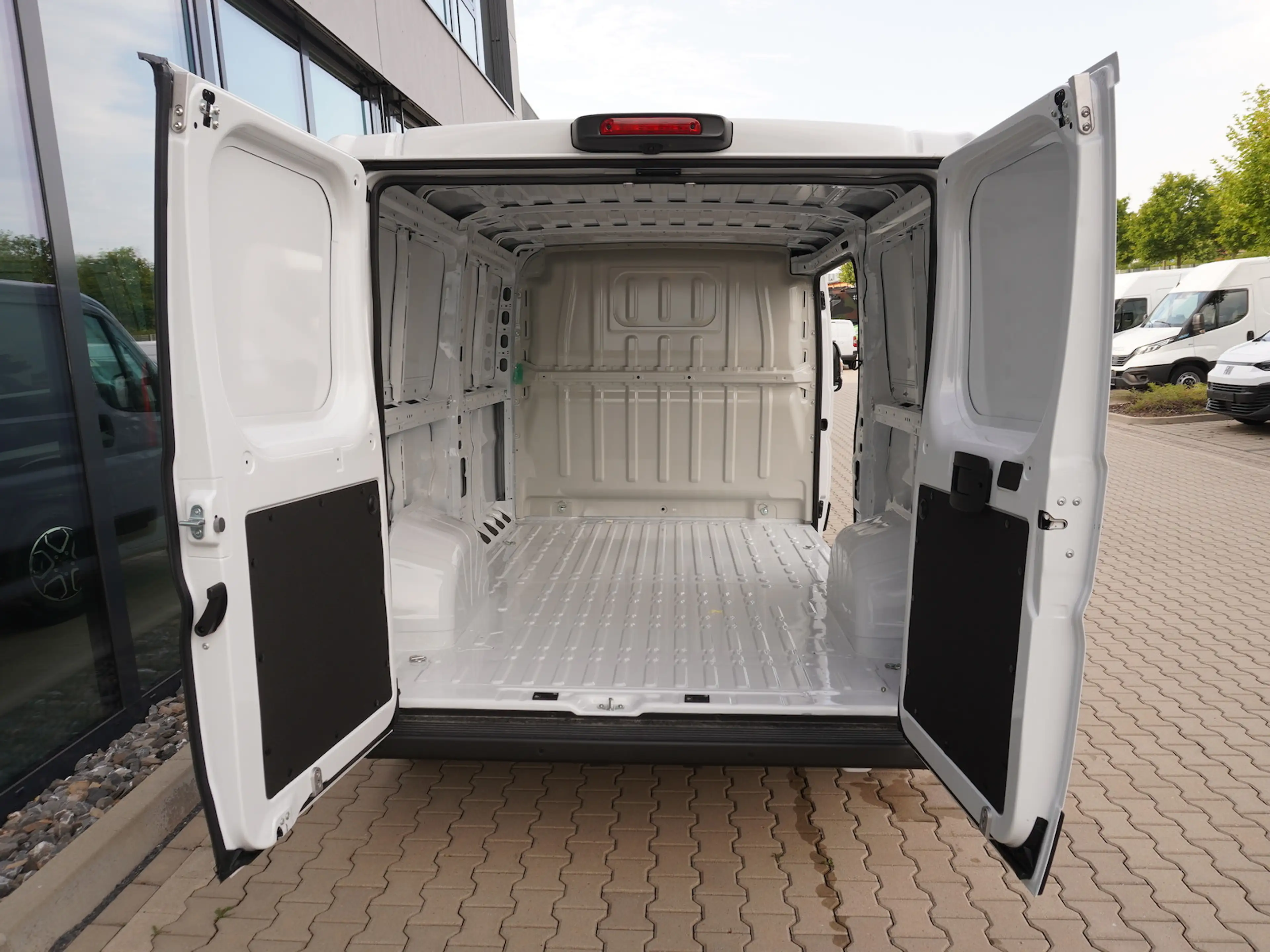 Fiat Ducato 33 L2H1 140 / Apple CarPlay + Kamera — photo 5