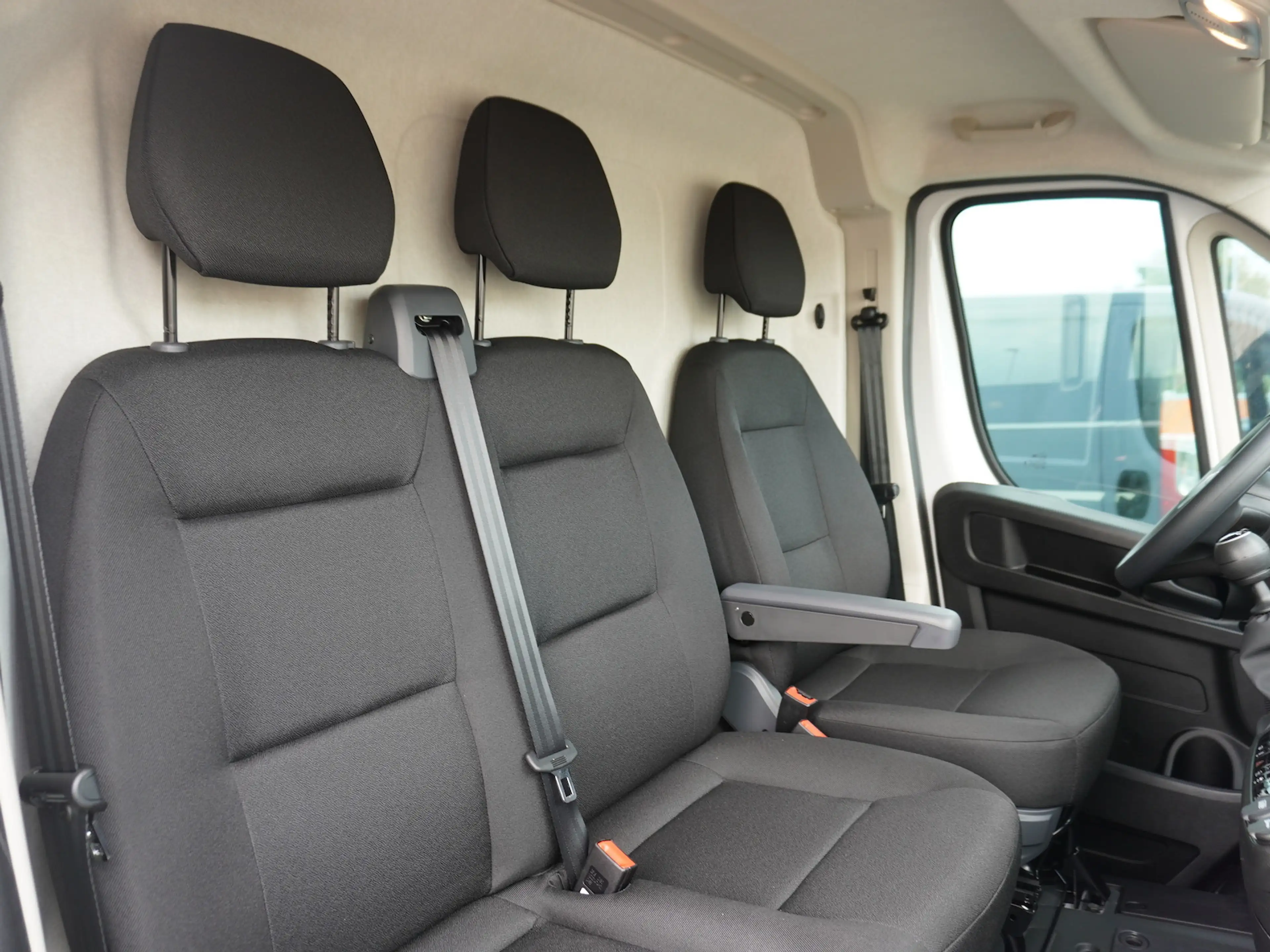 Fiat Ducato 33 L2H1 140 / Apple CarPlay + Kamera — photo 10