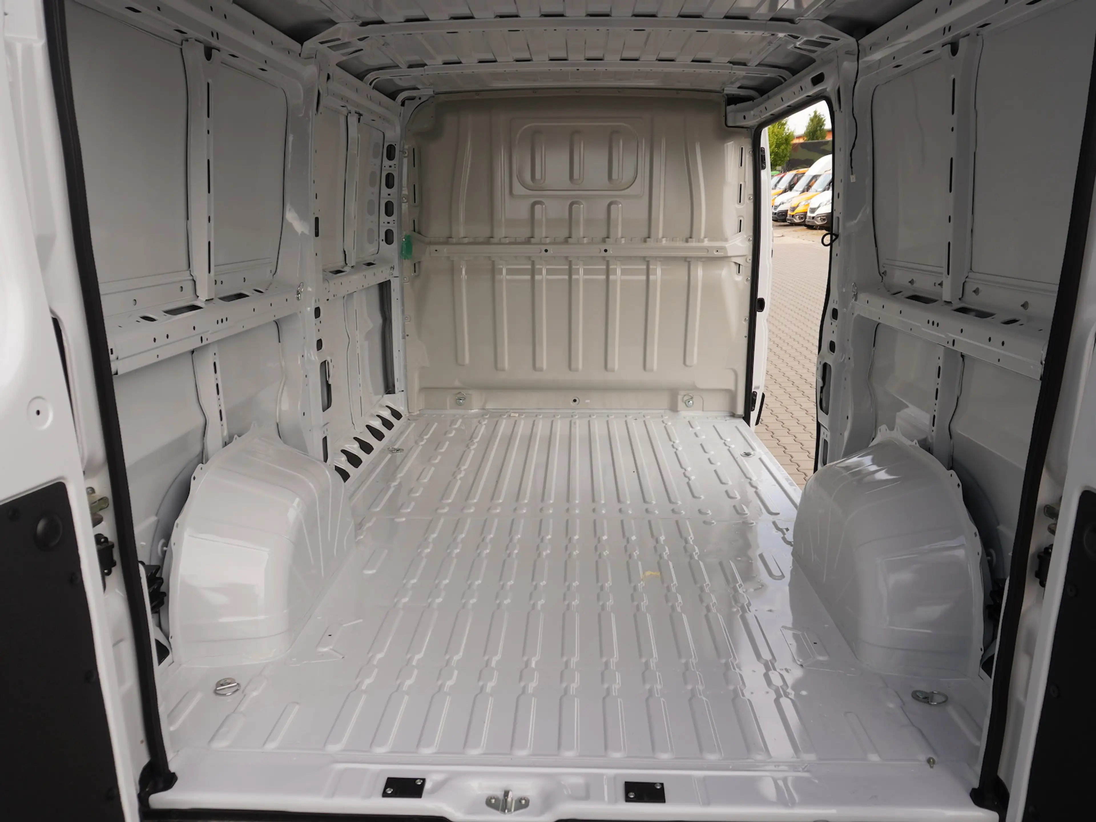 Fiat Ducato 33 L2H1 140 / Apple CarPlay + Kamera — photo 6