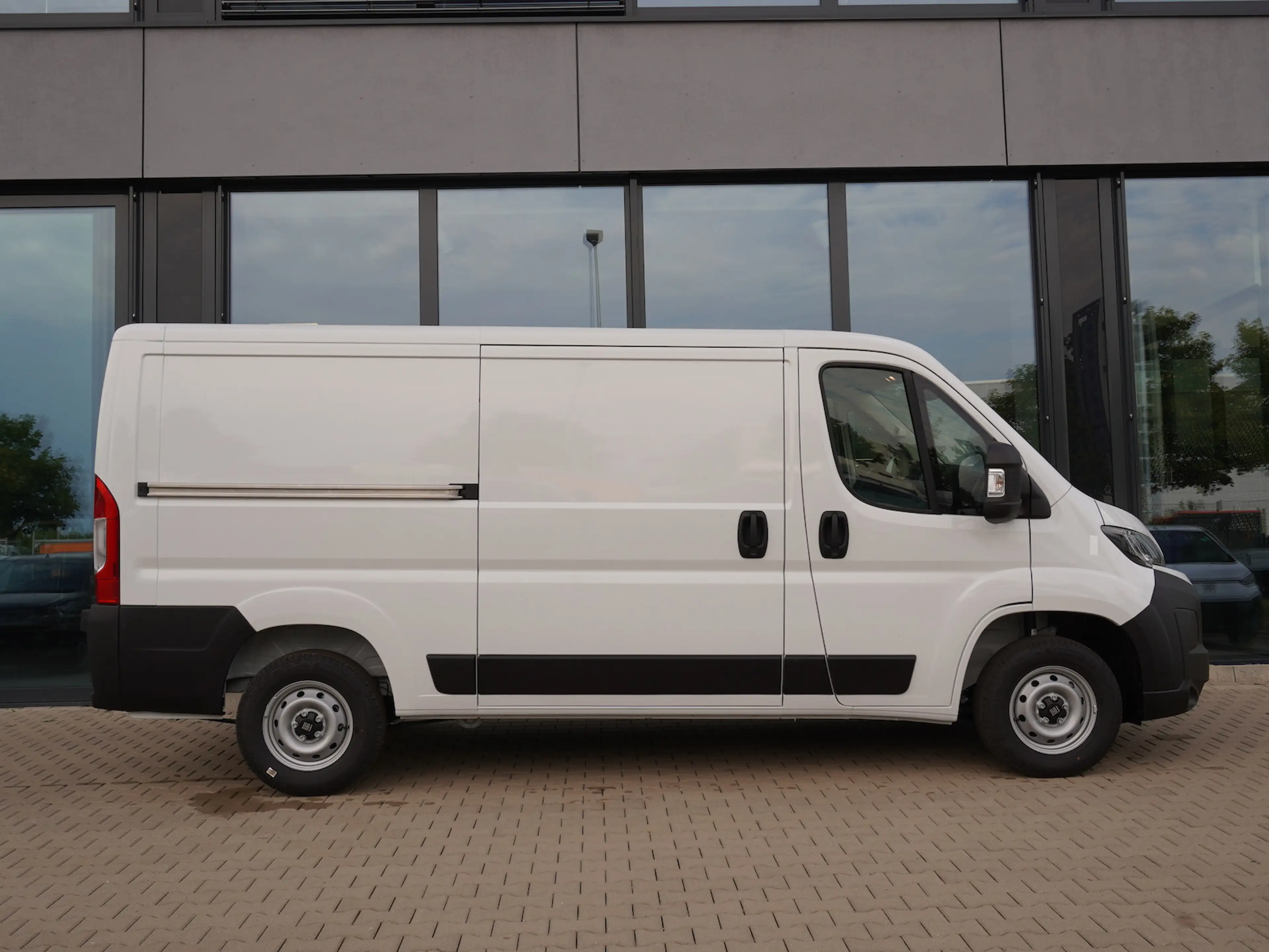 Fiat Ducato 33 L2H1 140 / Apple CarPlay + Kamera — photo 3