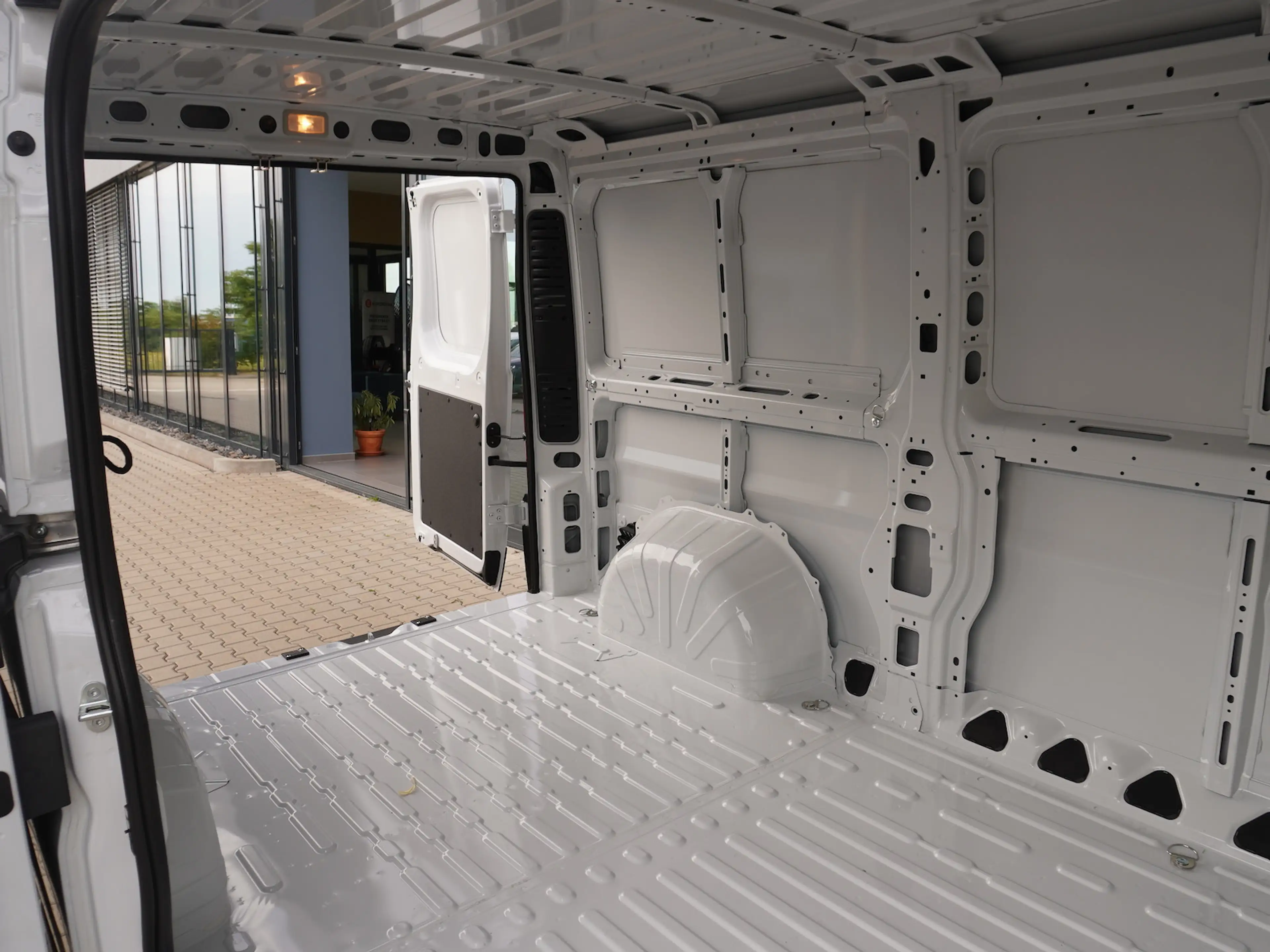 Fiat Ducato 33 L2H1 140 / Apple CarPlay + Kamera — photo 7