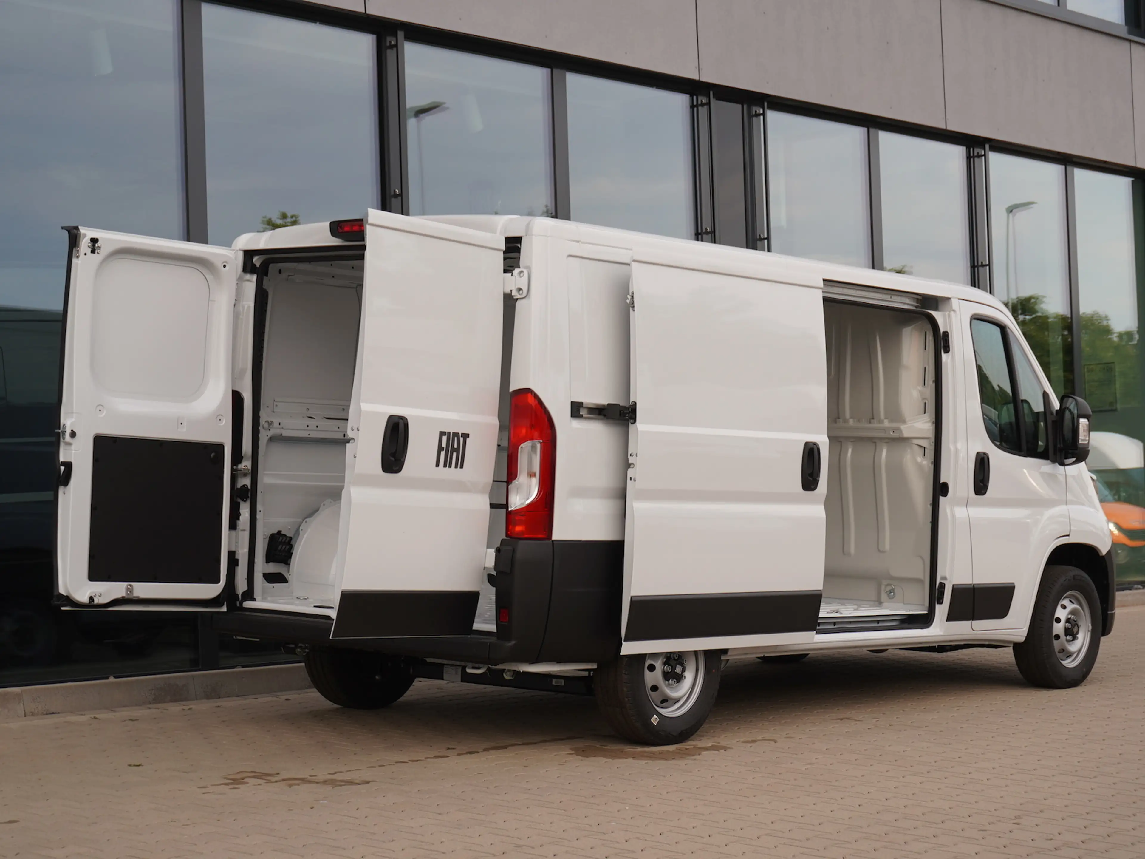 Fiat Ducato 33 L2H1 140 / Apple CarPlay + Kamera — photo 4