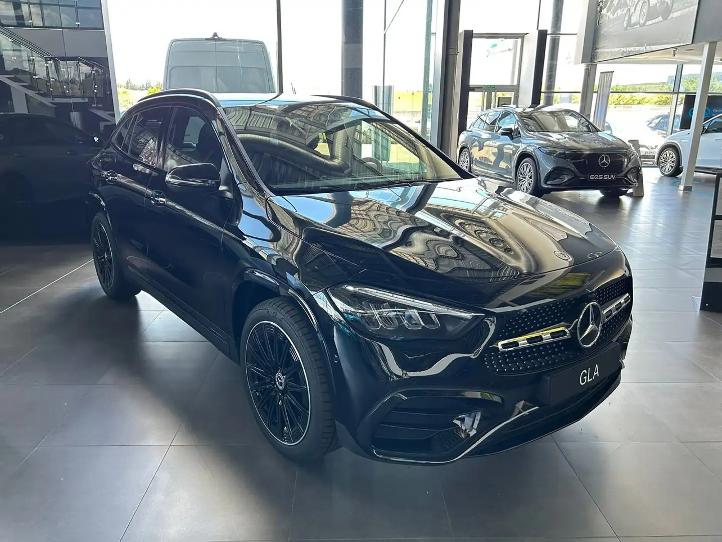 Mercedes-Benz GLA 250 e con tecnología híbrida EQ Negro - 2
