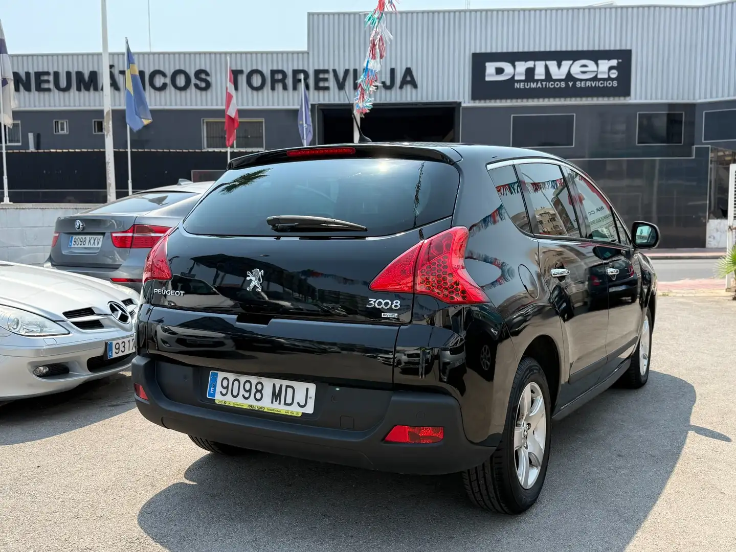 Peugeot 3008 Access 1.6 HDI 112 FAP Schwarz - 2