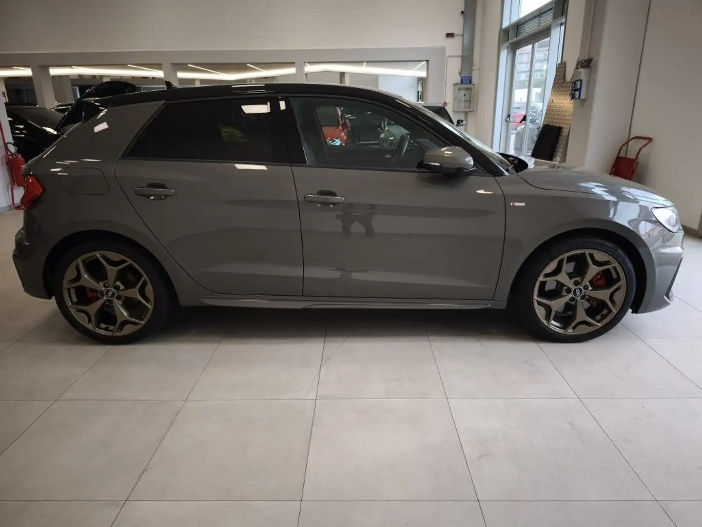 Audi A1 SPB 40 TFSI S tronic S line edition Grau - 2