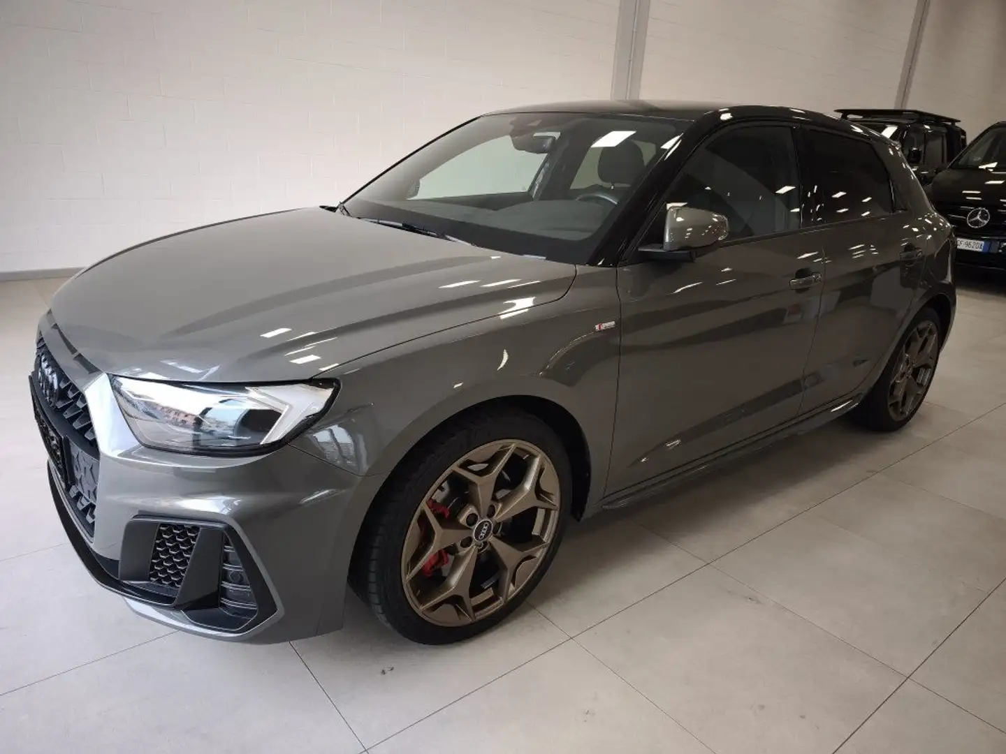 Audi A1 SPB 40 TFSI S tronic S line edition Grau - 1
