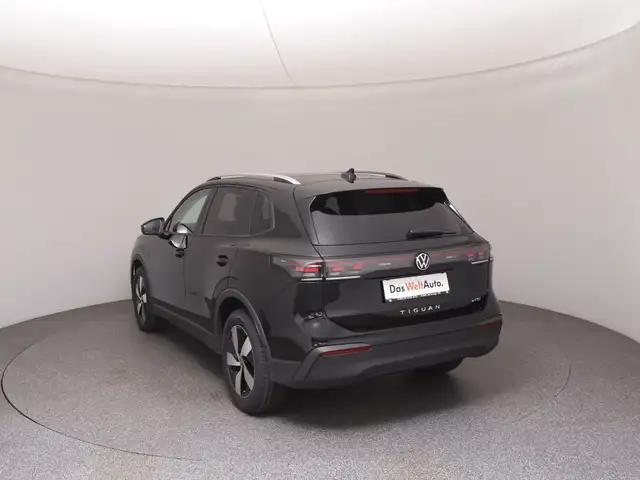 Volkswagen Tiguan view 5