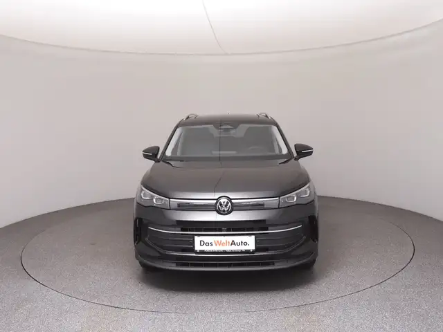 Volkswagen Tiguan view 3