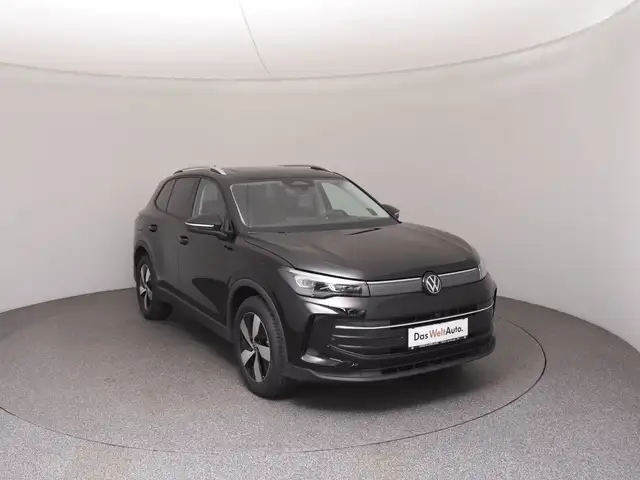 Volkswagen Tiguan view 2
