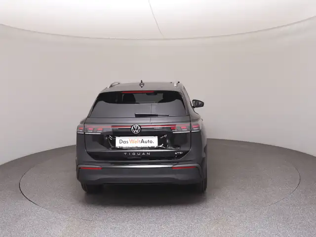 Volkswagen Tiguan view 6