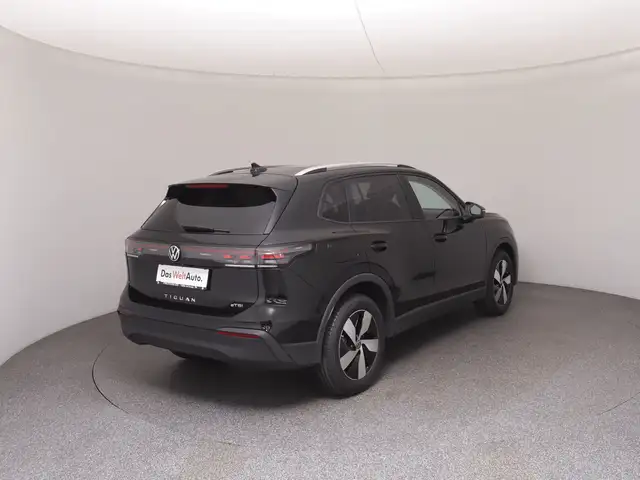 Volkswagen Tiguan view 4