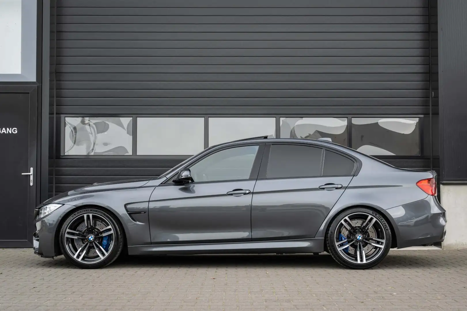 BMW M3 3-serie DCTA 431PK|CARBON|PANO|HiFi|Nieuwstaat Grijs - 2