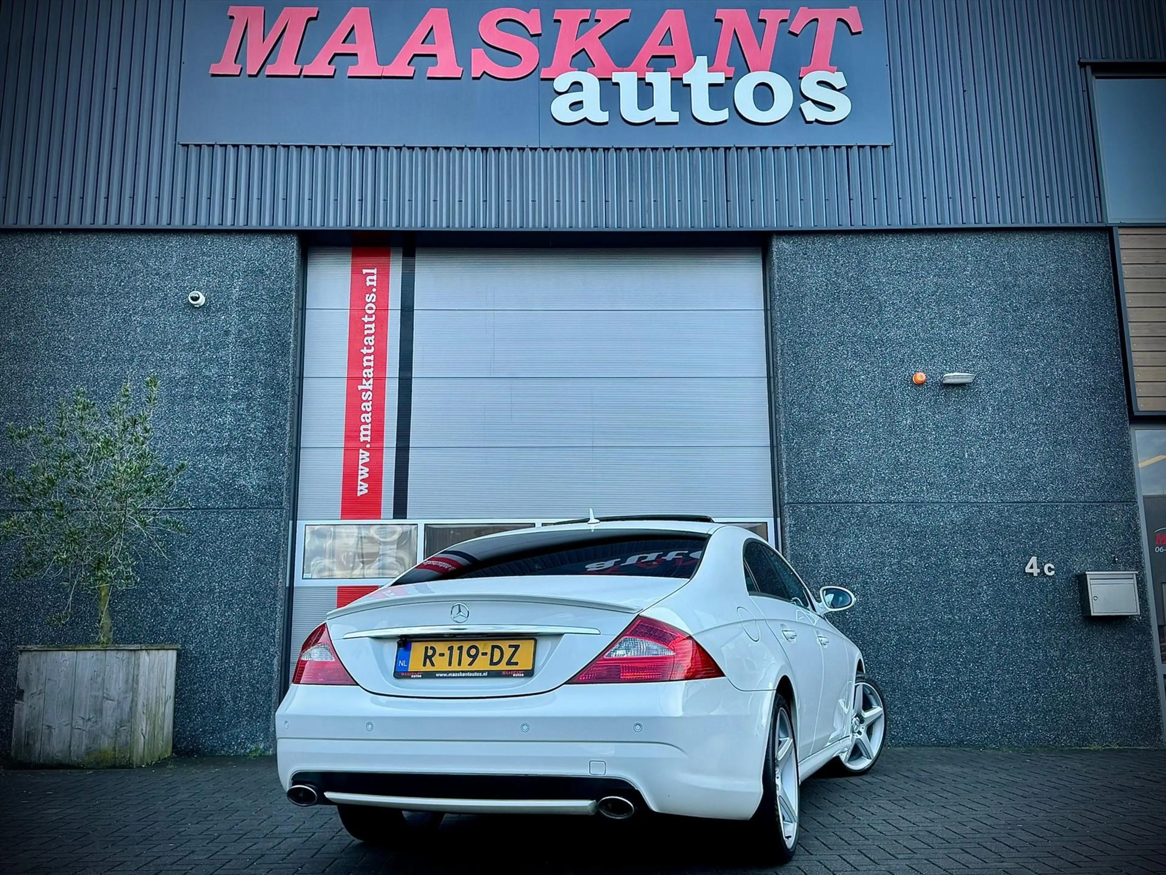 Mercedes-Benz CLS 350 Aut / Amg pack / Sunroof / Just serviced / History — photo 10