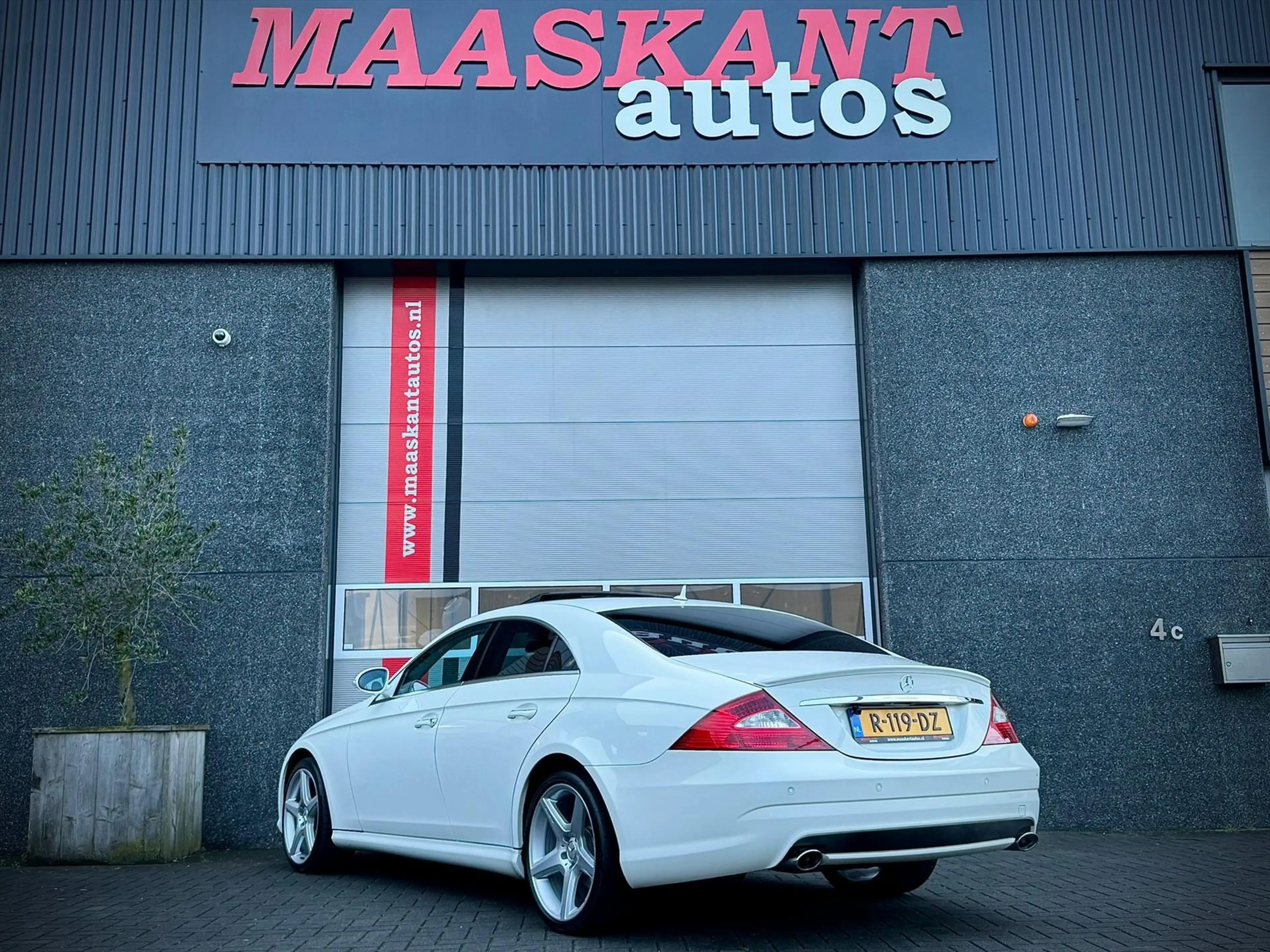 Mercedes-Benz CLS 350 Aut / Amg pack / Sunroof / Just serviced / History — photo 3