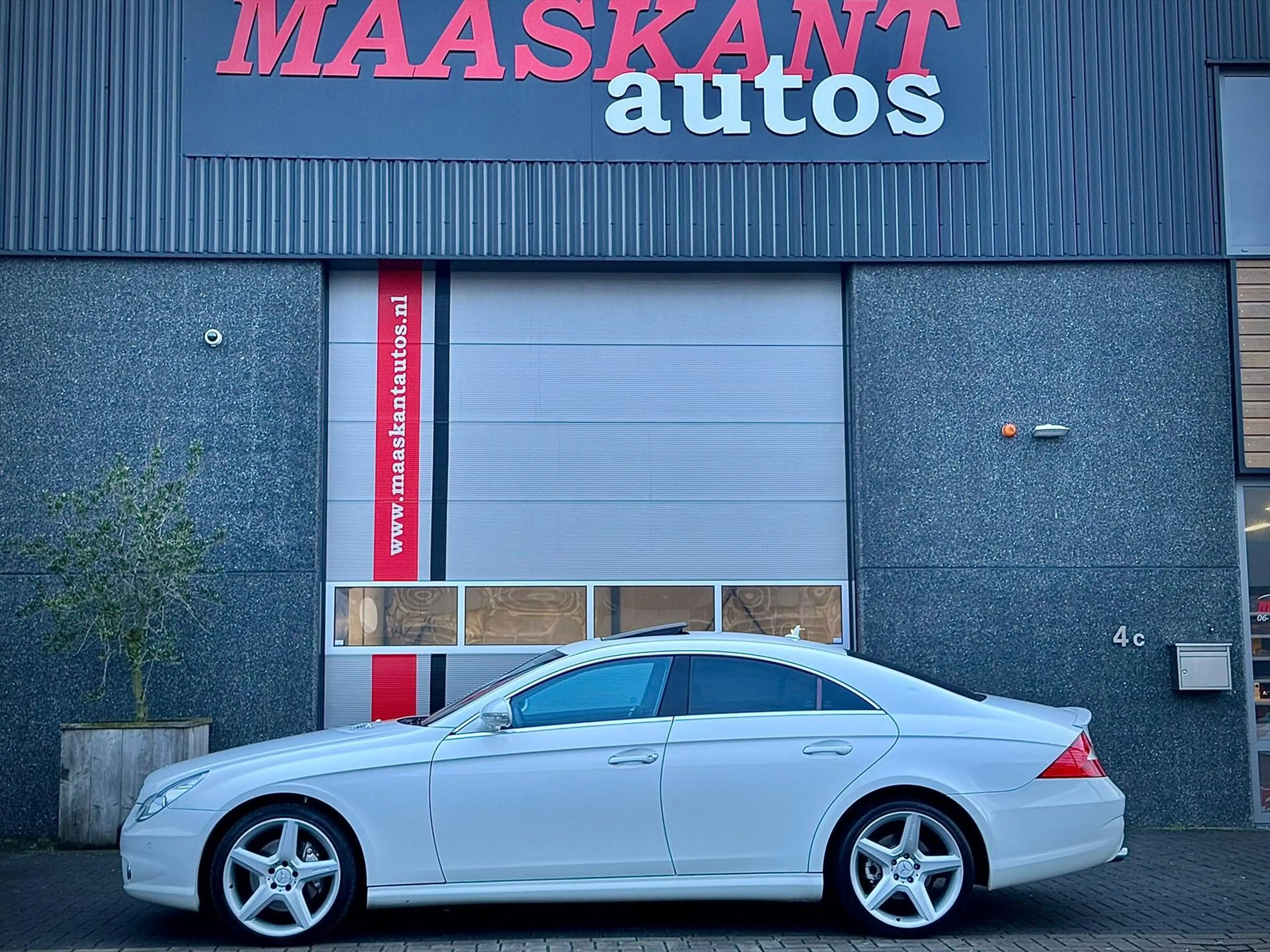 Mercedes-Benz CLS 350 Aut / Amg pack / Sunroof / Just serviced / History — photo 4