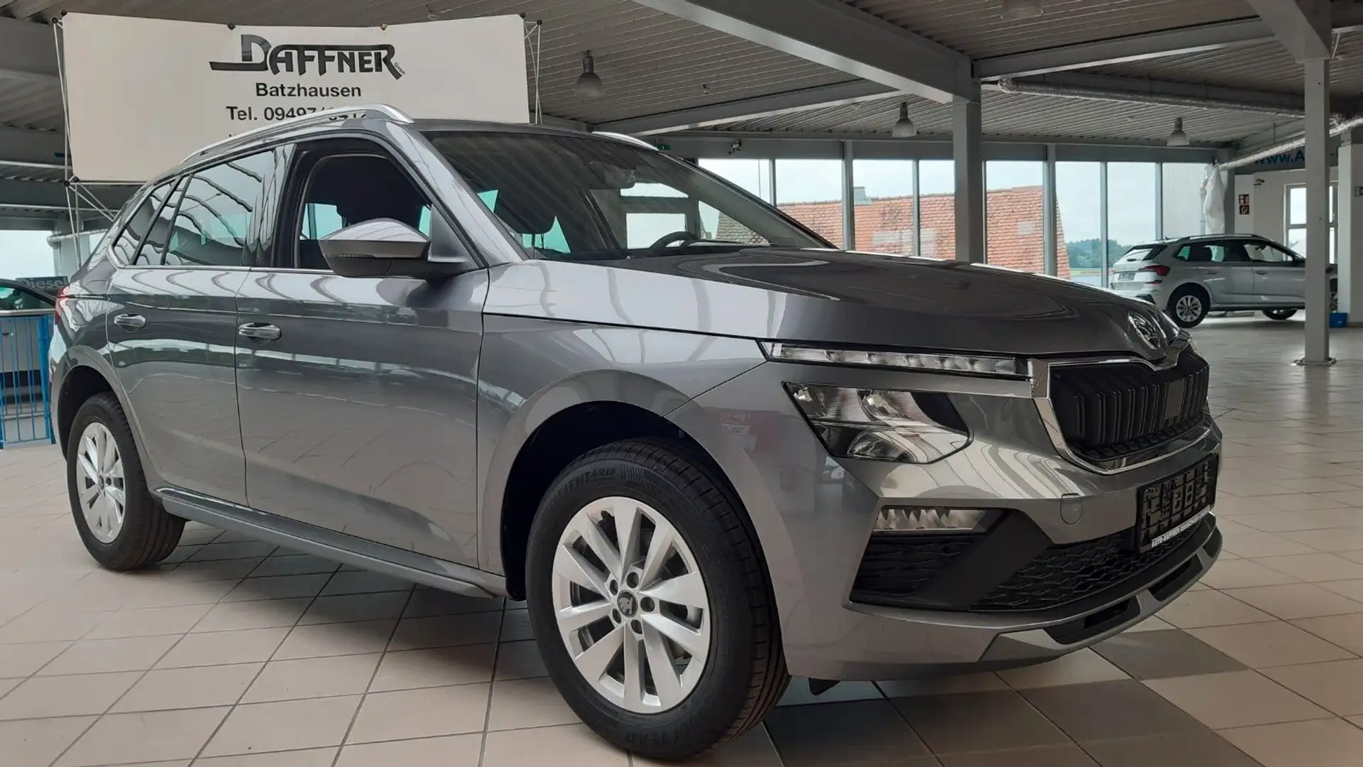 Skoda Kamiq 1.0 TSI 85kW DSG / SZHZG / AHK / PDC / DAB Grau - 1