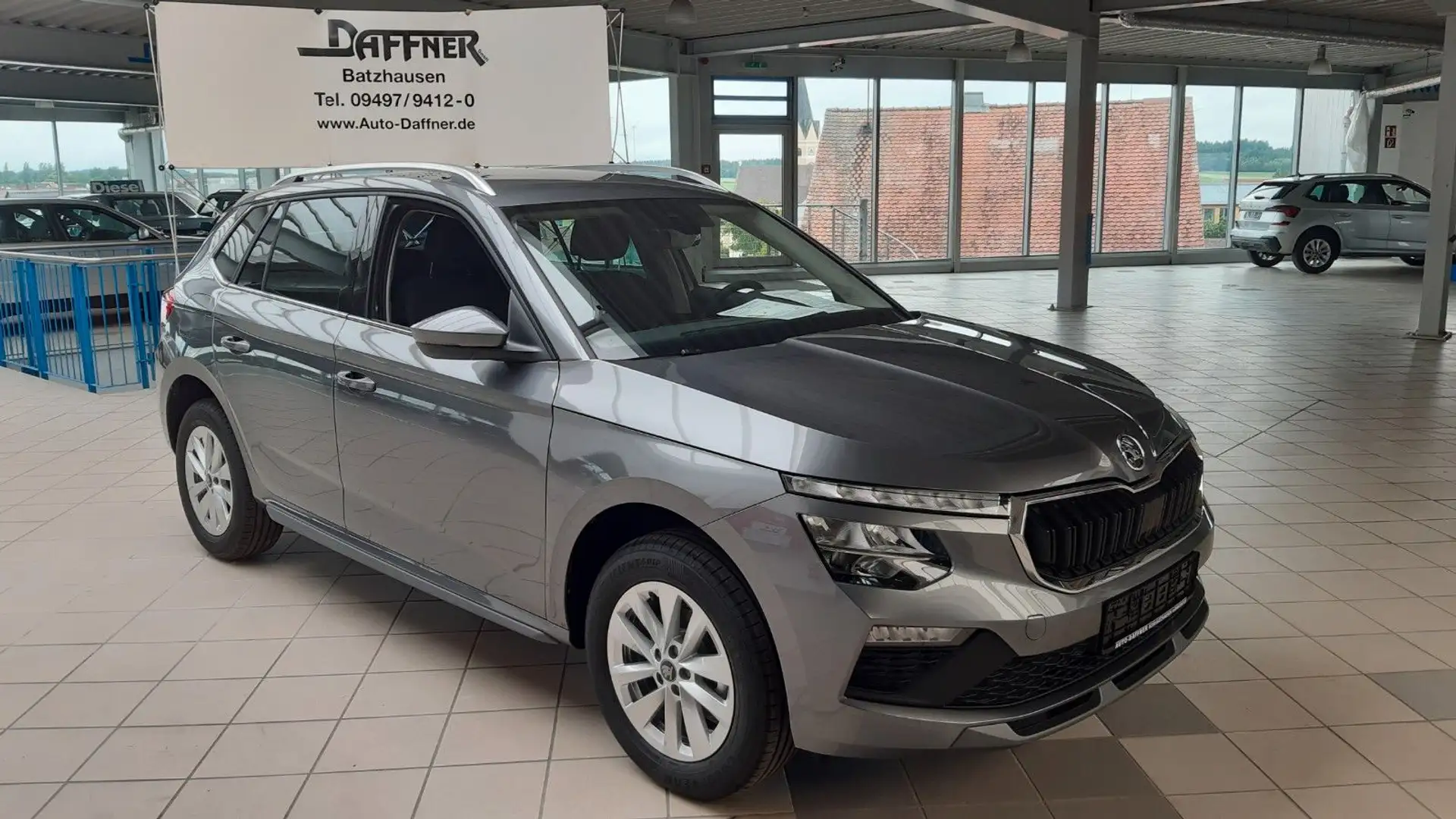 Skoda Kamiq 1.0 TSI 85kW DSG / SZHZG / AHK / PDC / DAB Grau - 2