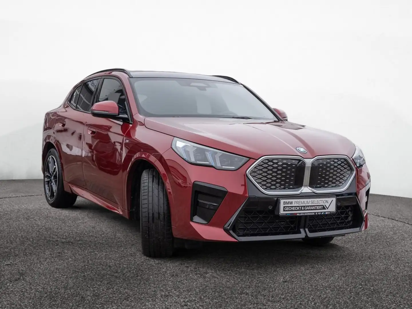BMW iX2 xDrive 30 M-Sport 360°+PANO+HUD+AHK+NAVI+ Roşu - 2