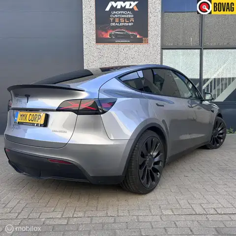 Tesla Model Y Performance + MMX PACK + TREKHAAK + IAP
