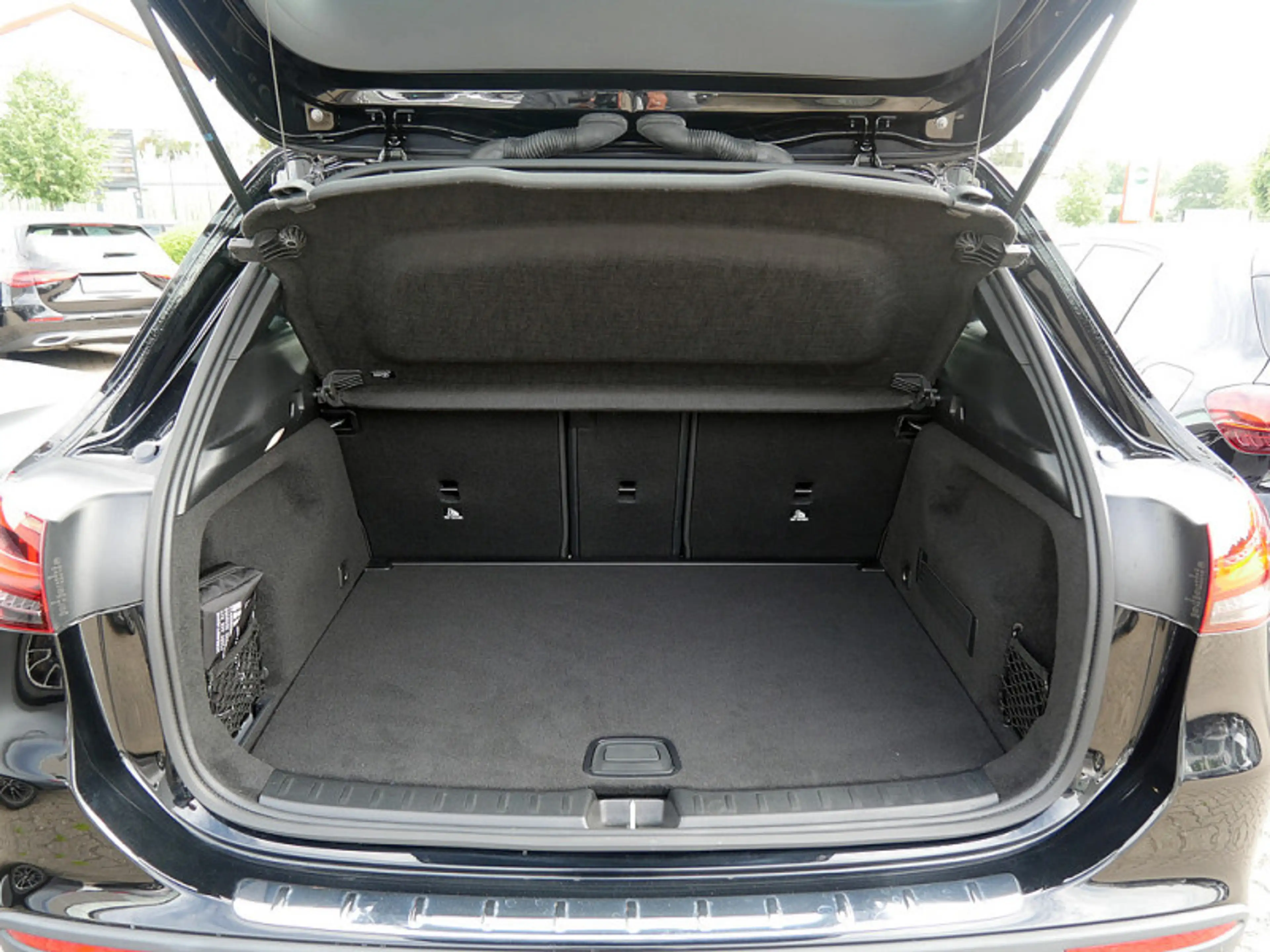Mercedes-Benz GLA 250 PROGRESSIVE AHK SPUR PDC SHZ — photo 11
