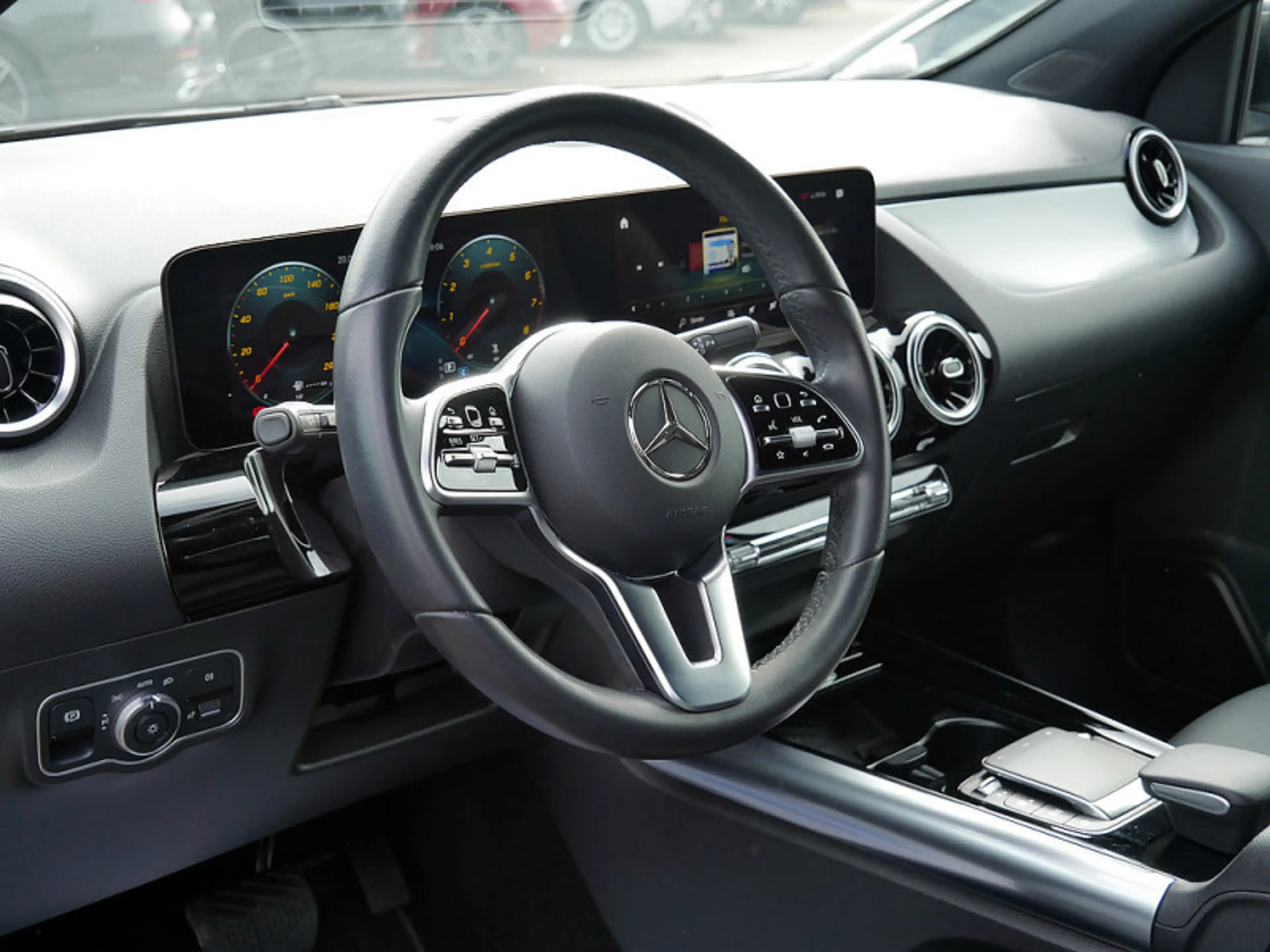 Mercedes-Benz GLA 250 PROGRESSIVE AHK SPUR PDC SHZ — photo 13