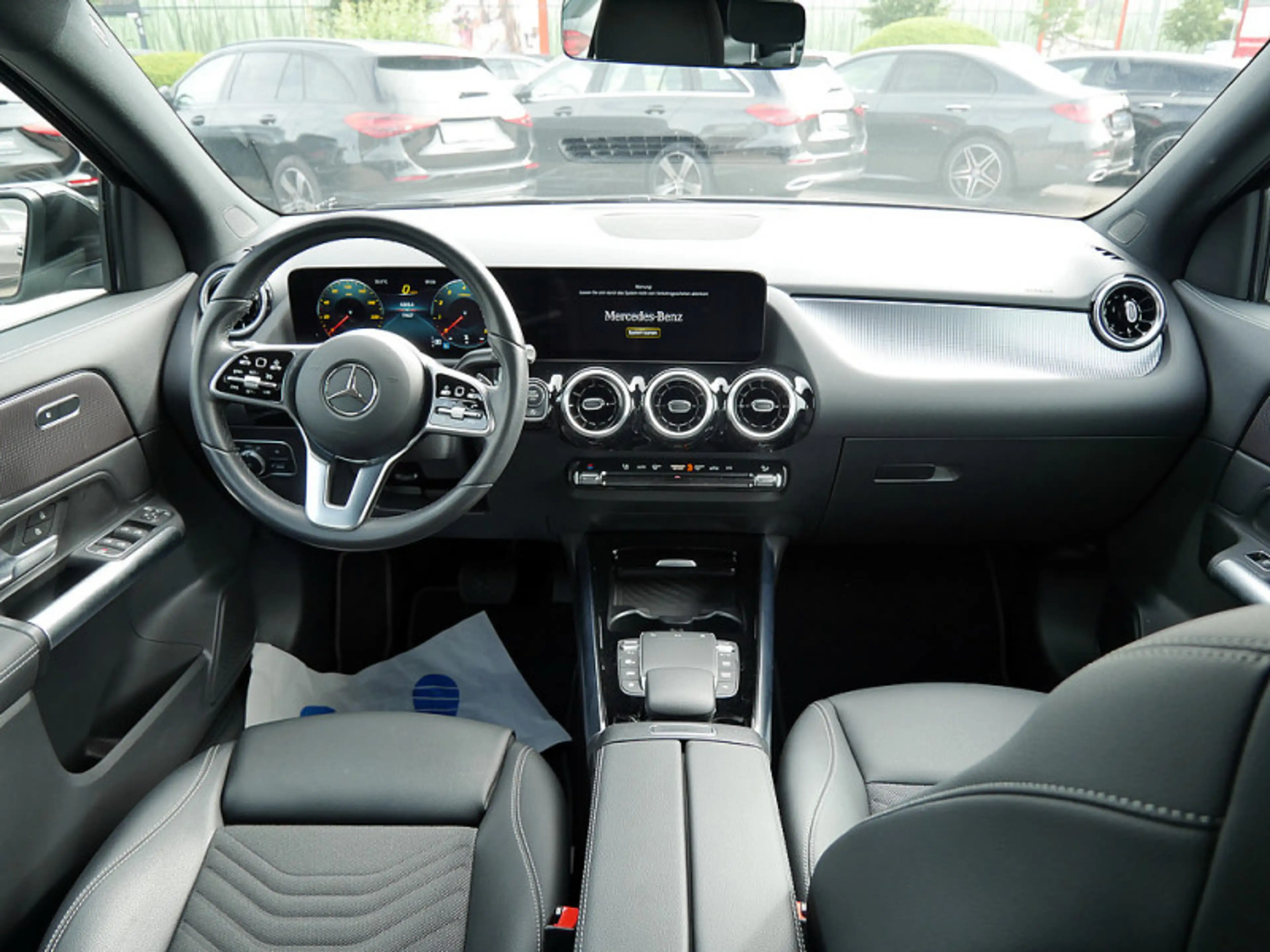 Mercedes-Benz GLA 250 PROGRESSIVE AHK SPUR PDC SHZ — photo 9