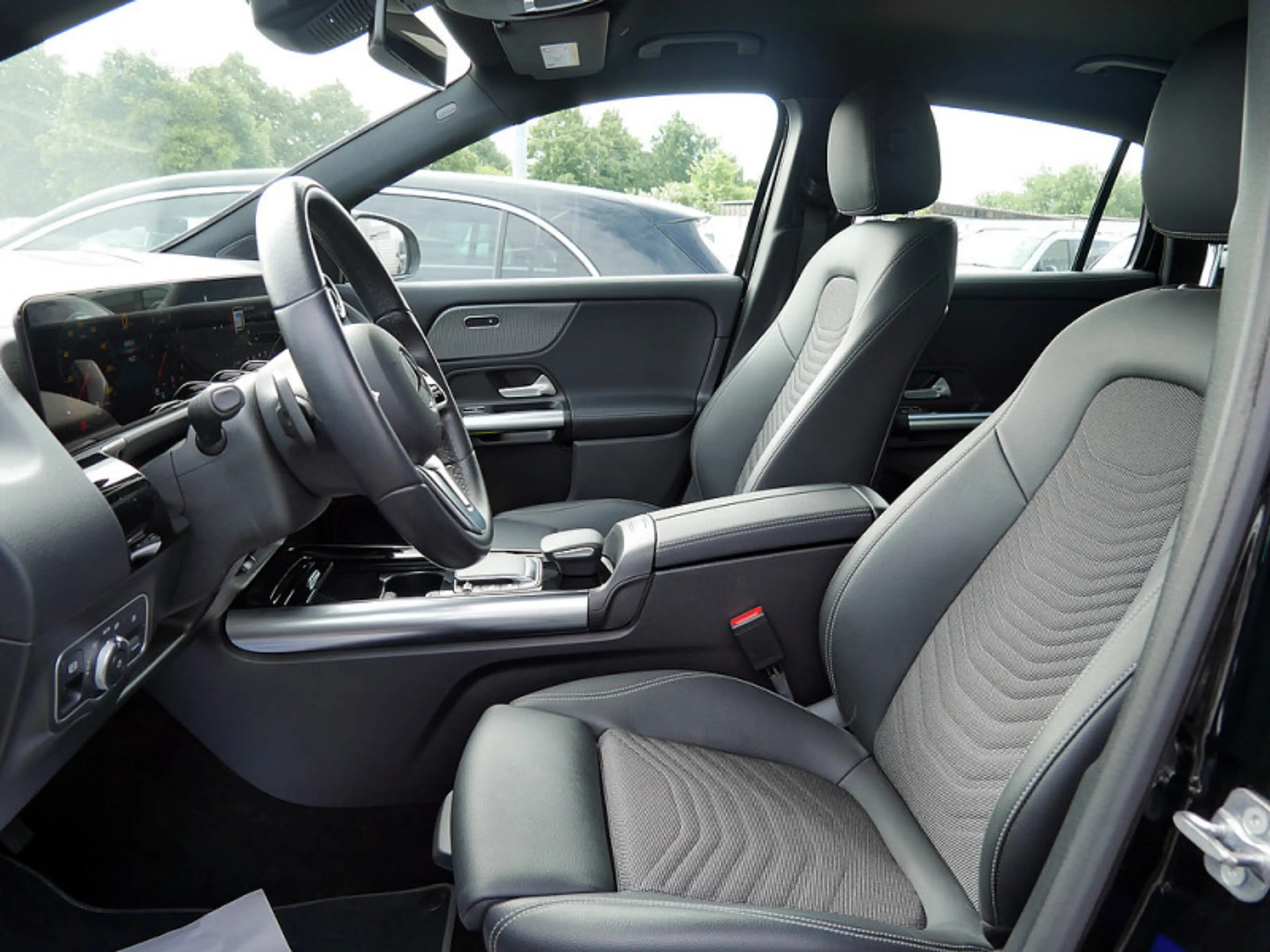 Mercedes-Benz GLA 250 PROGRESSIVE AHK SPUR PDC SHZ — photo 15