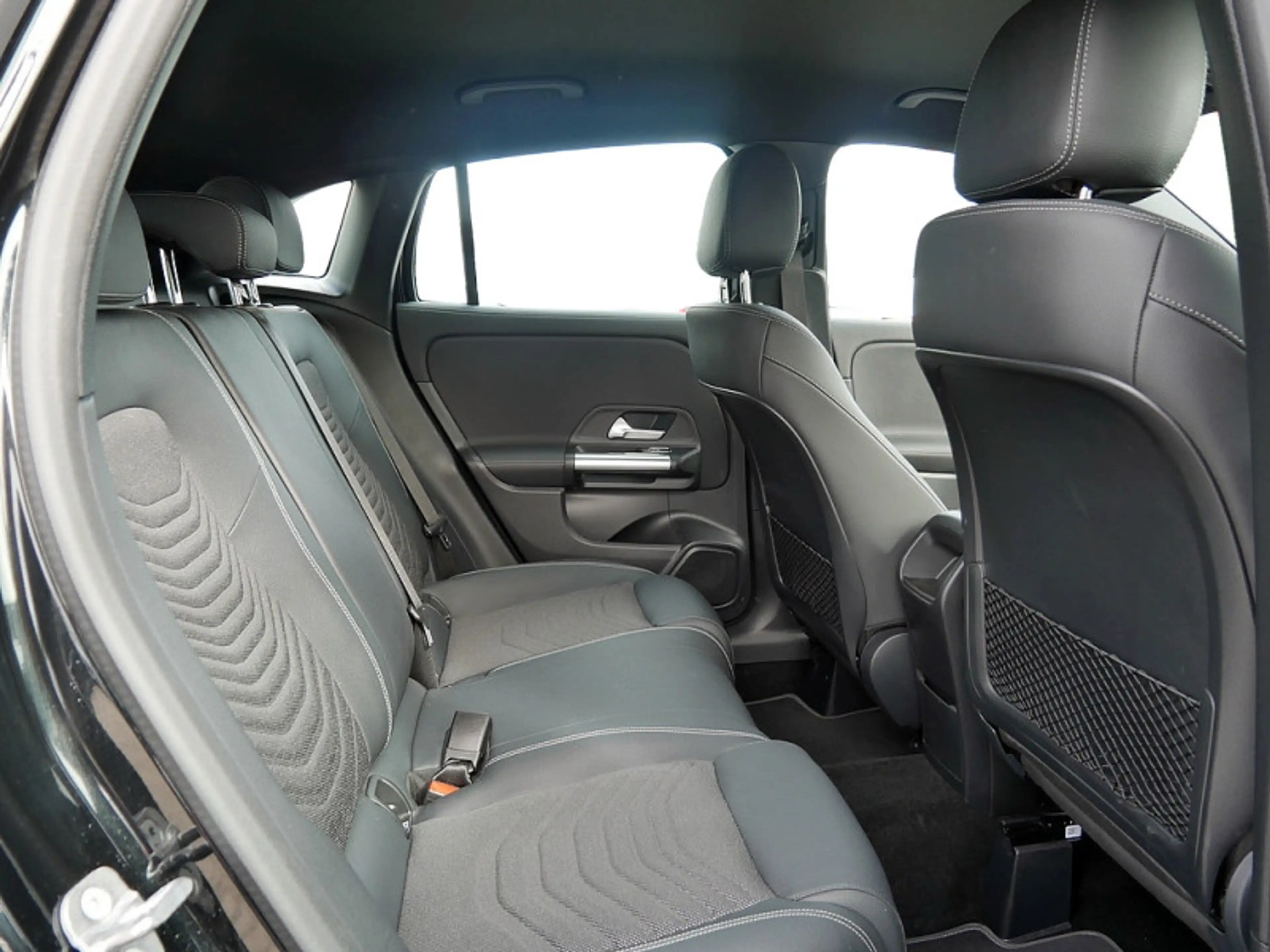 Mercedes-Benz GLA 250 PROGRESSIVE AHK SPUR PDC SHZ — photo 8