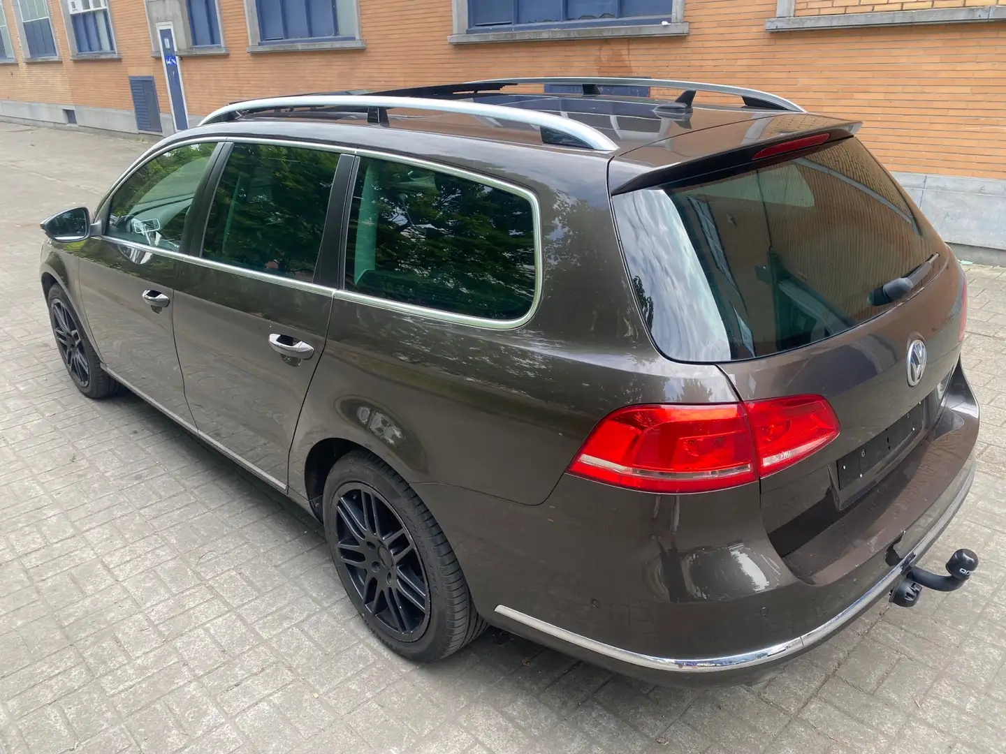 Volkswagen Passat Variant 1.6 TDI * PANO-CLIM-CUIR-GPS-JANTES ! Marrón - 2