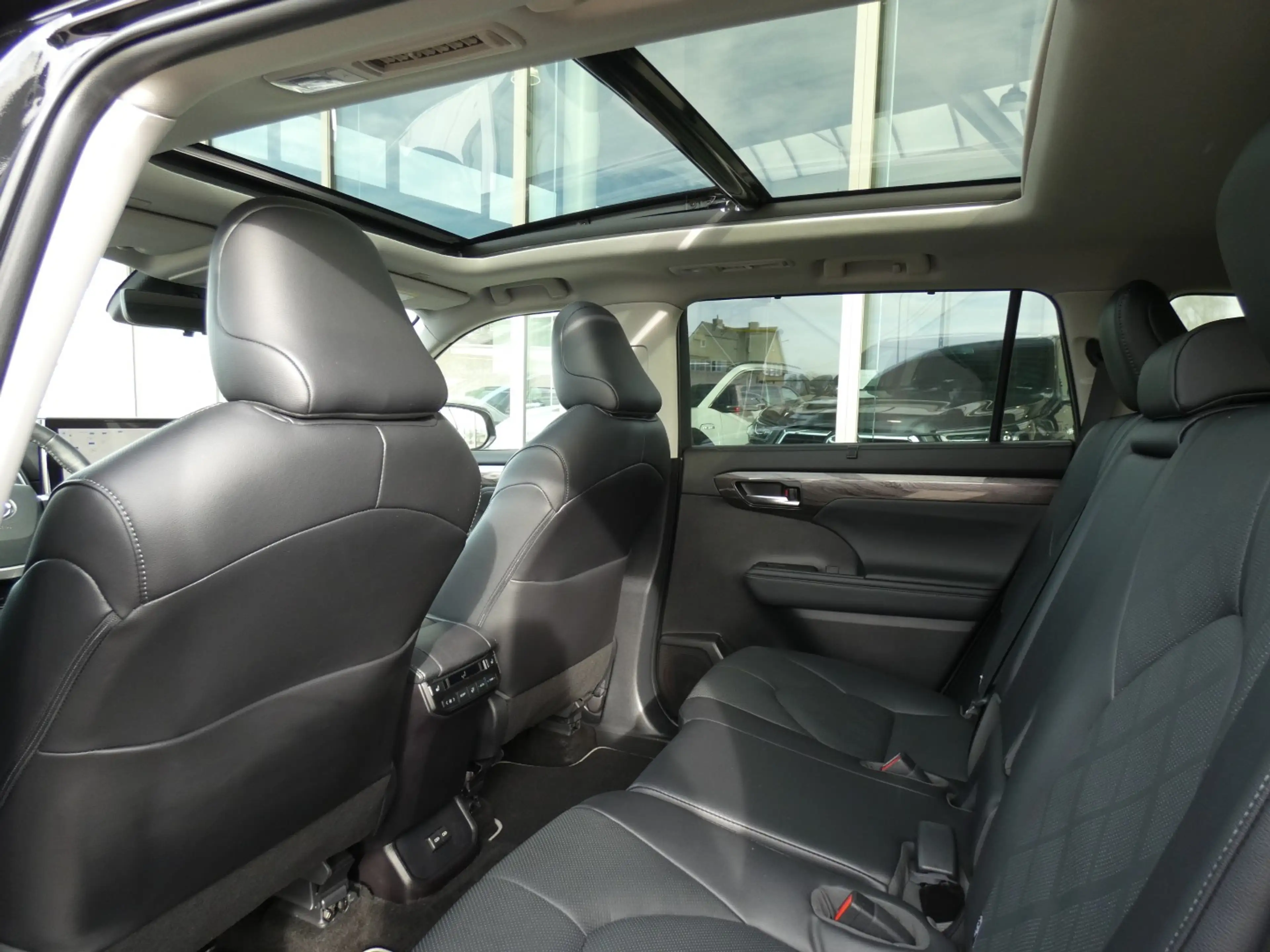 Toyota Highlander Hybrid AWD Premium Plus 7PL +Trekhaak +PANO — photo 9