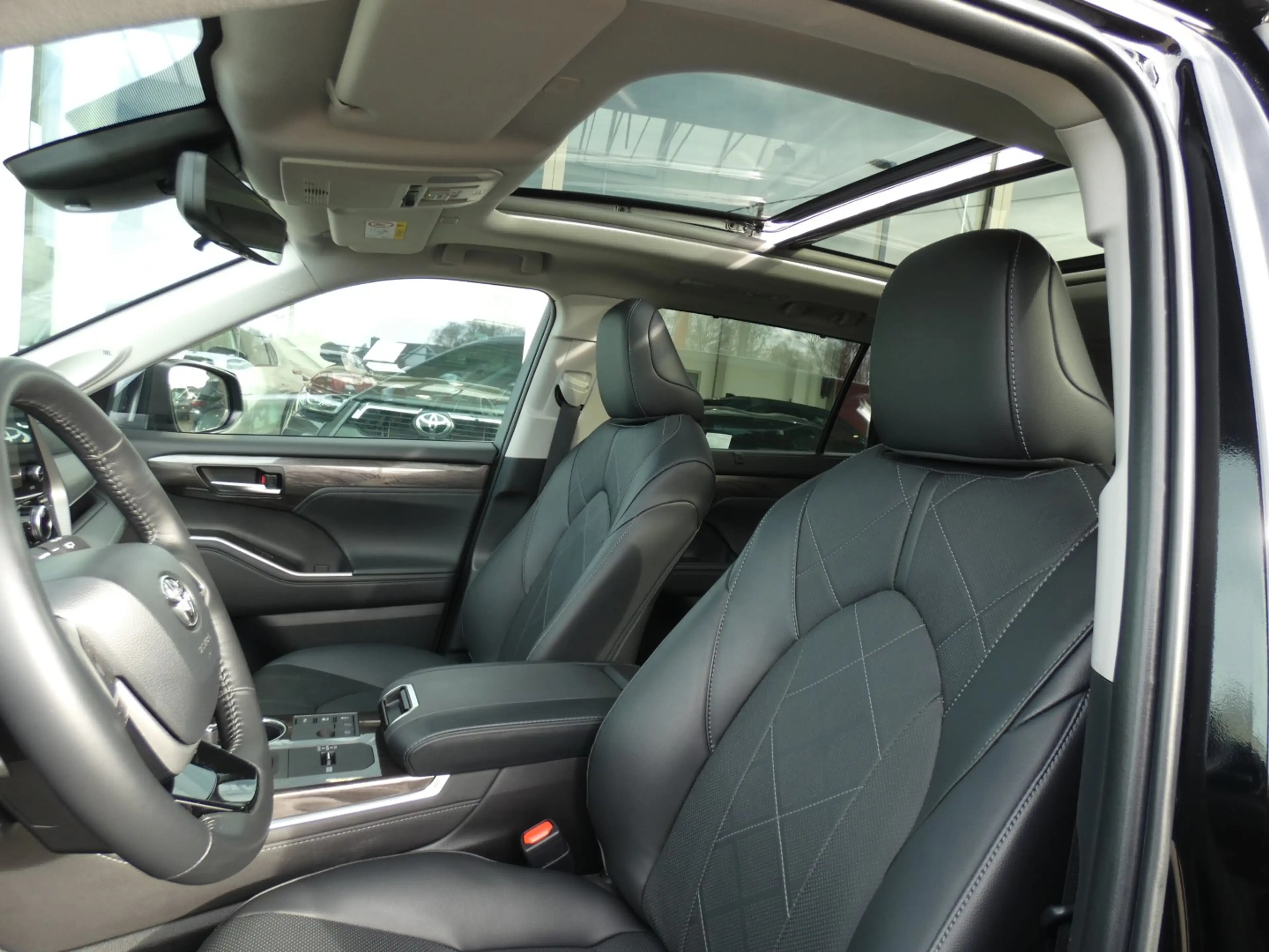 Toyota Highlander Hybrid AWD Premium Plus 7PL +Trekhaak +PANO — photo 8
