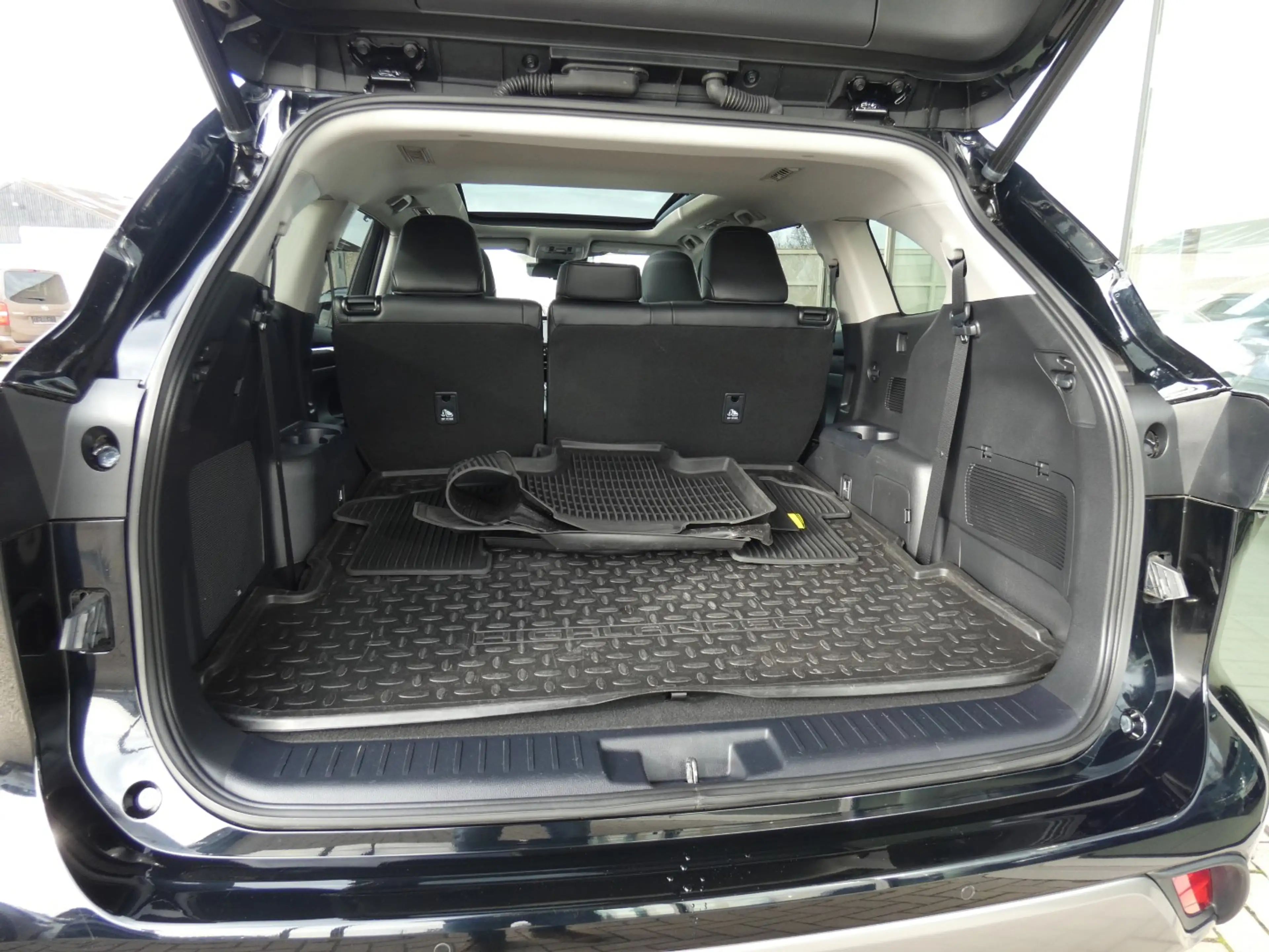 Toyota Highlander Hybrid AWD Premium Plus 7PL +Trekhaak +PANO — photo 12