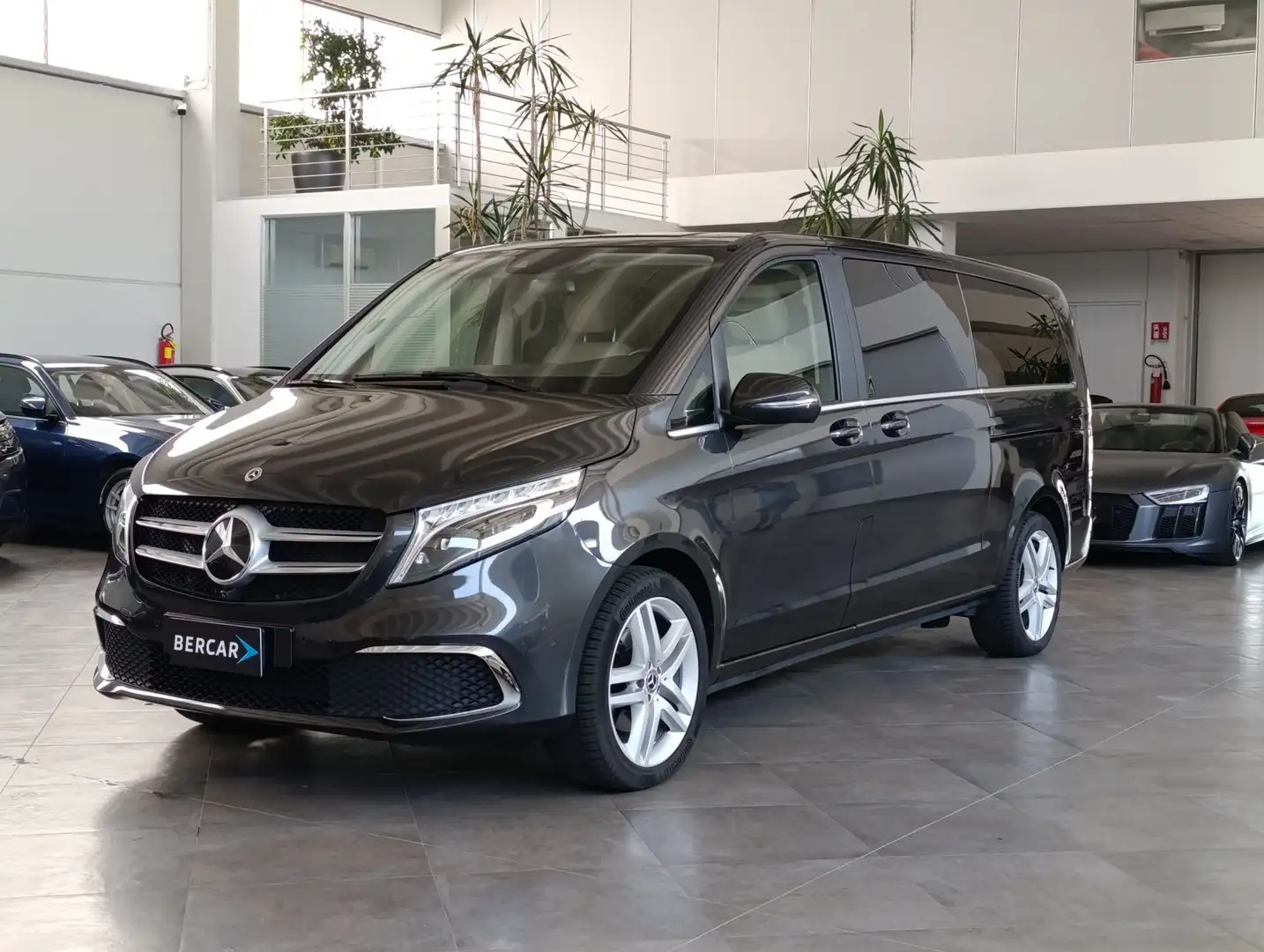 Mercedes-Benz V 250 V 250 d Automatic 4Matic Premium Extralong Black - 2