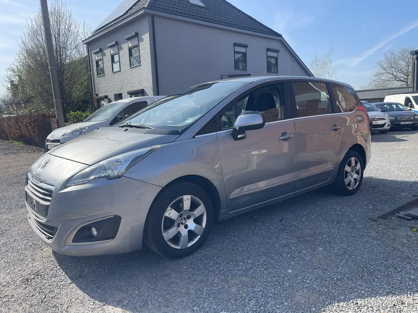 Peugeot 5008 1.6 HDi,Airco,Gps, 7 PLaatsen!,Cruise,Sensoren,.. Grijs - 2