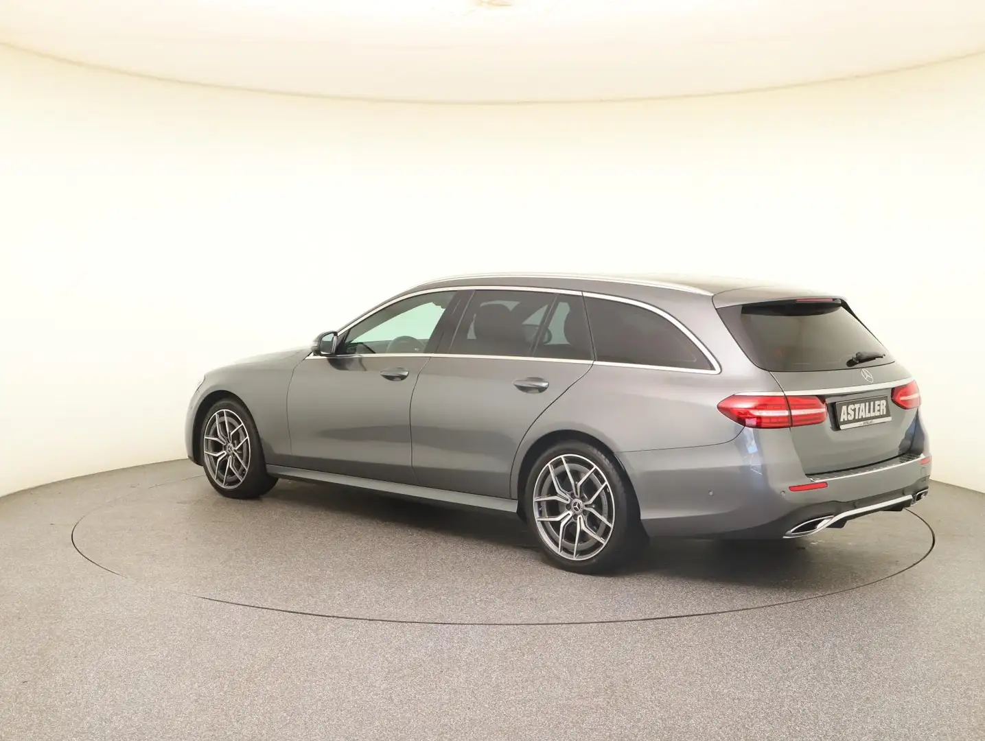 Mercedes-Benz E 450 T 4M AMG Line 2x SHD+19"+Multibe+AHK+Airma Grau - 2