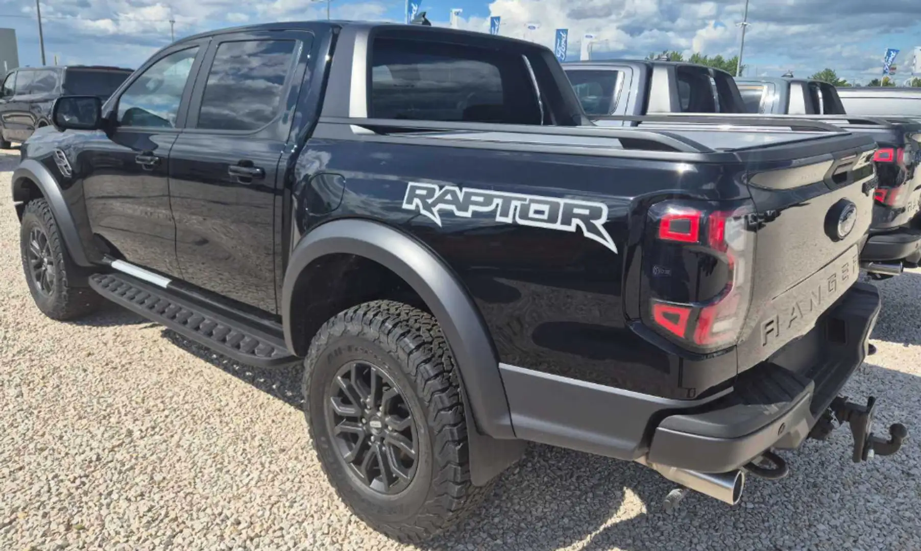 Ford 2.0 210 E-AWD BVA10 Чорний - 2