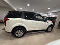 Mahindra XUV500 2.2D W8 FWD Beige - thumbnail 9