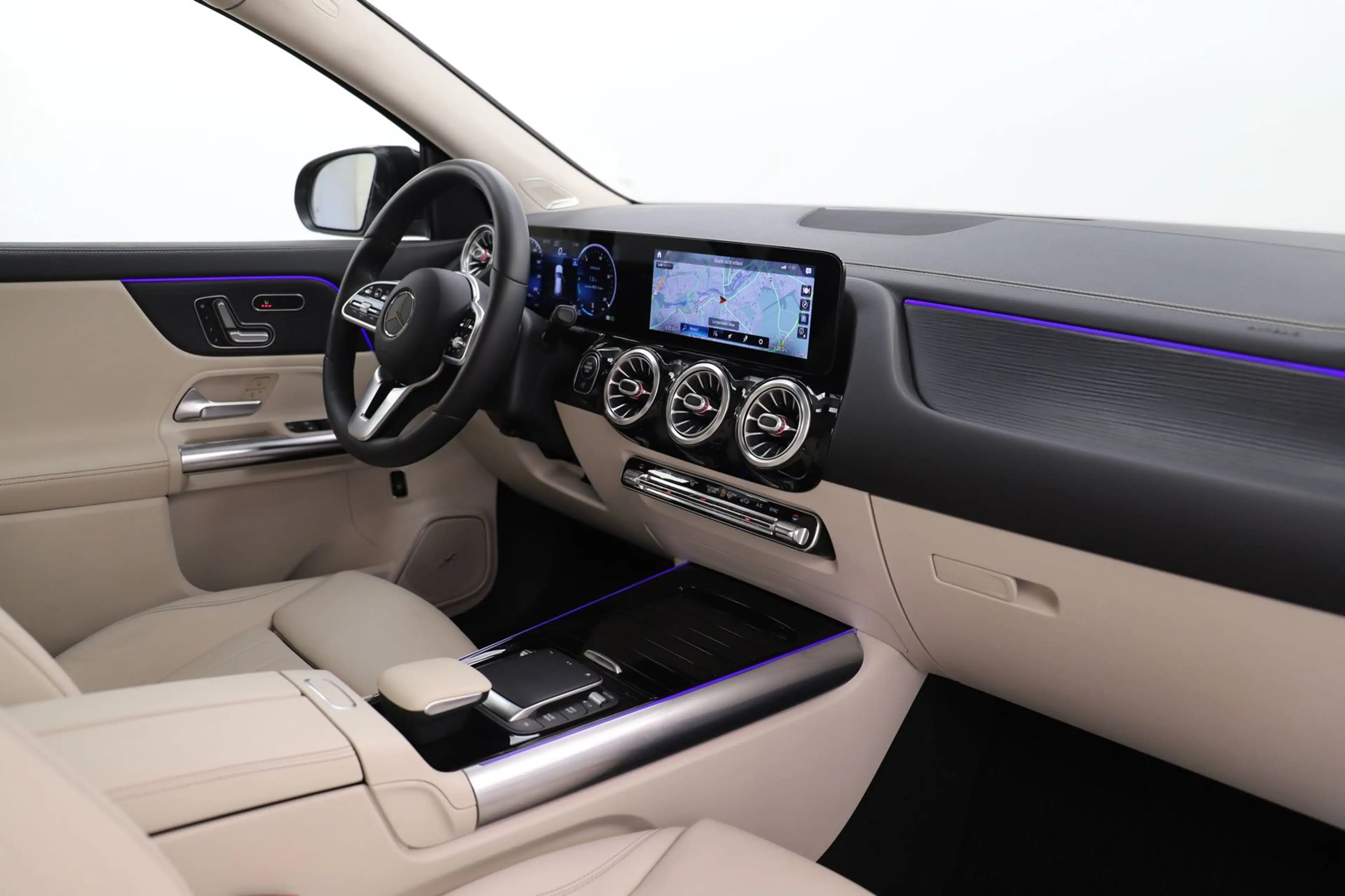 Mercedes-Benz GLA 250 224PS DCT 4Matic ACC PANO 360° 1Hand — photo 15