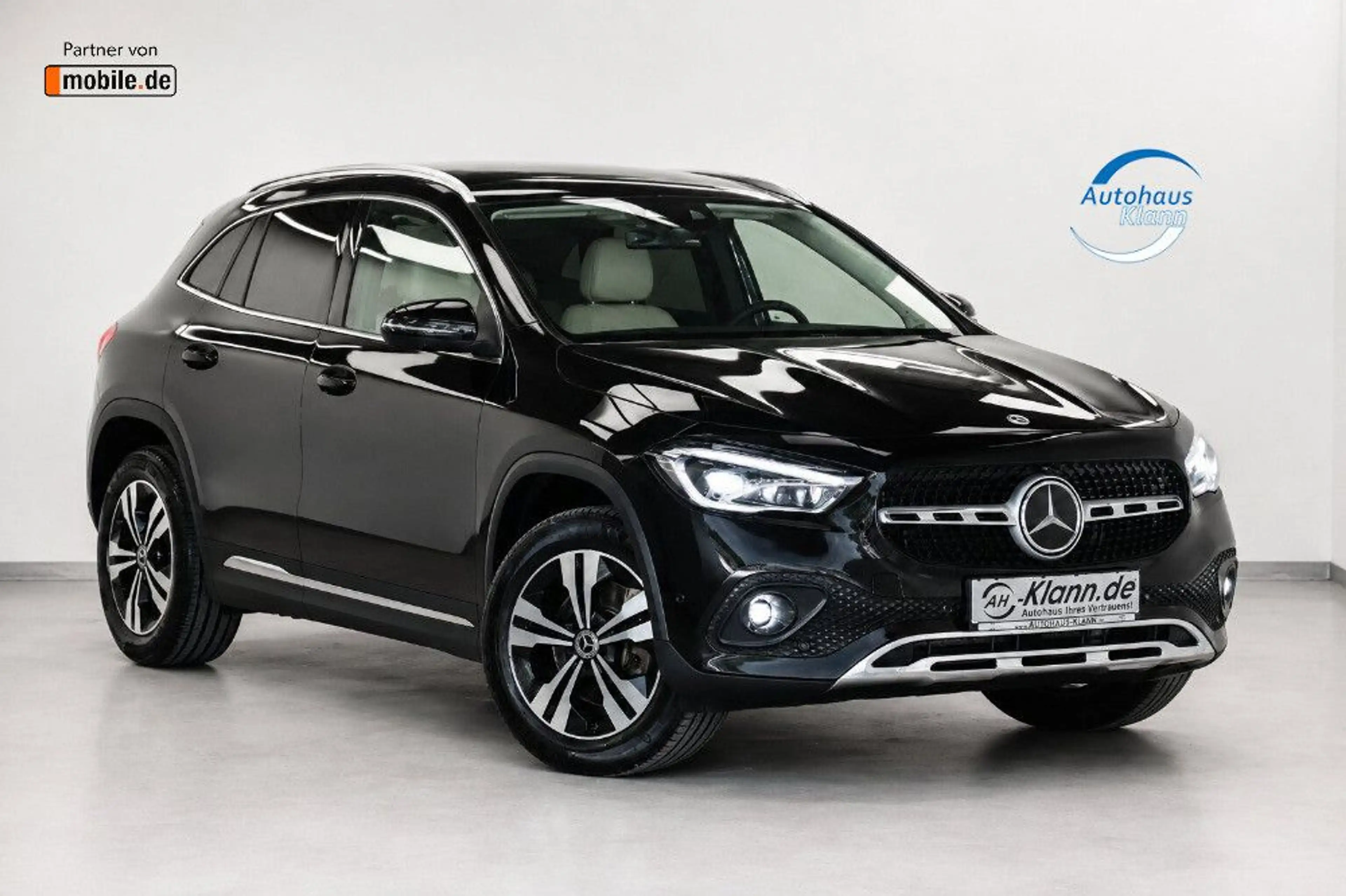 Mercedes-Benz GLA 250 224PS DCT 4Matic ACC PANO 360° 1Hand