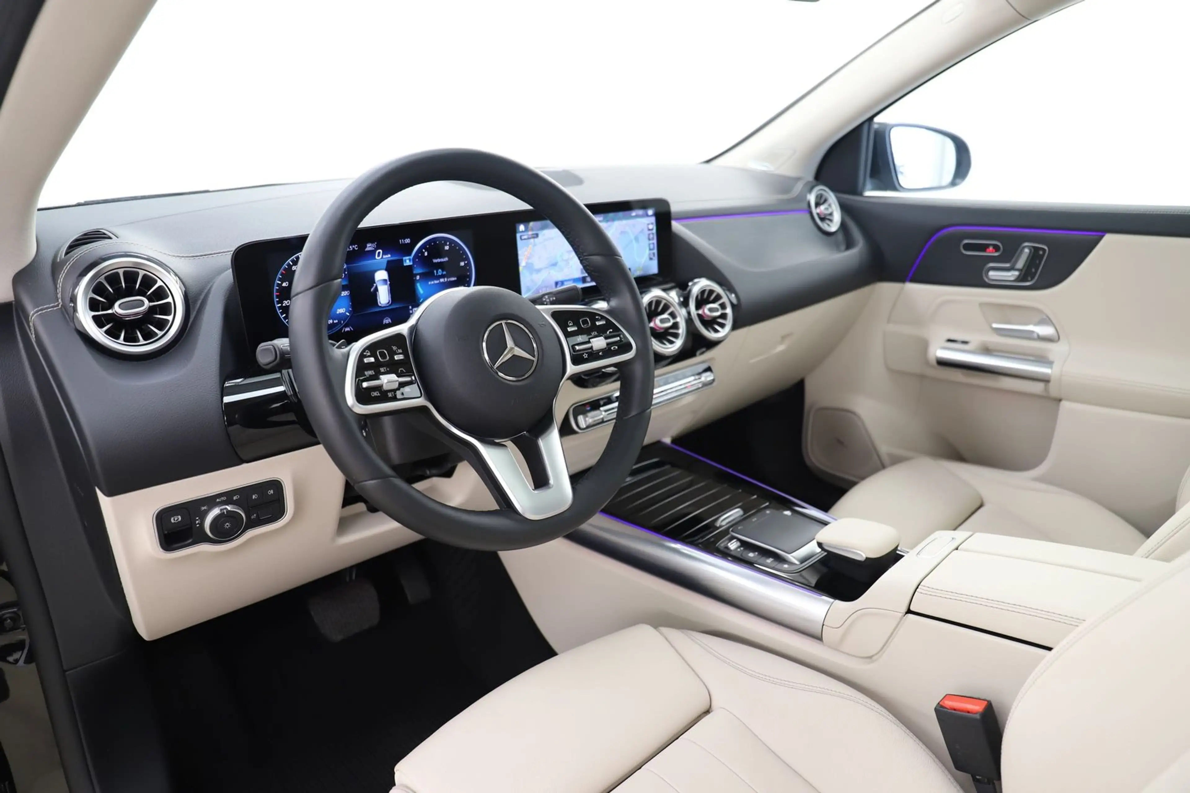 Mercedes-Benz GLA 250 224PS DCT 4Matic ACC PANO 360° 1Hand — photo 13