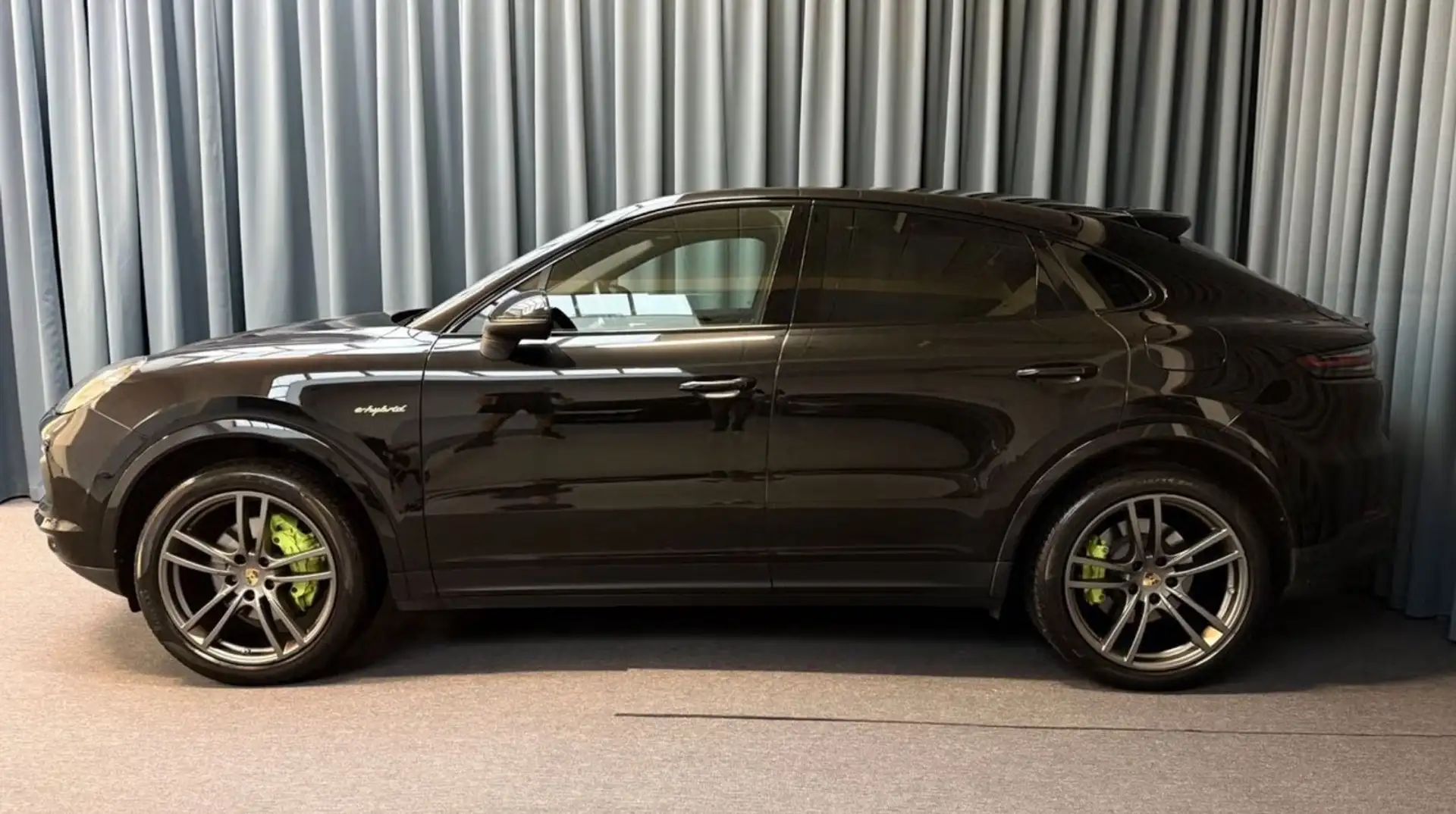 Porsche Cayenne Coupe E-Hybrid Schwarz - 2