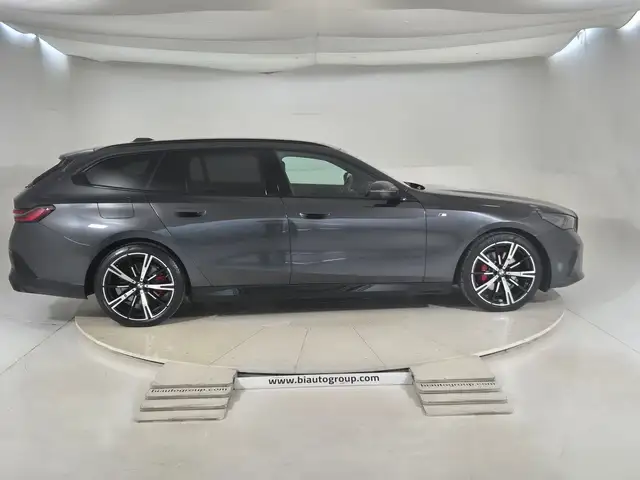 BMW 5 Series view 6